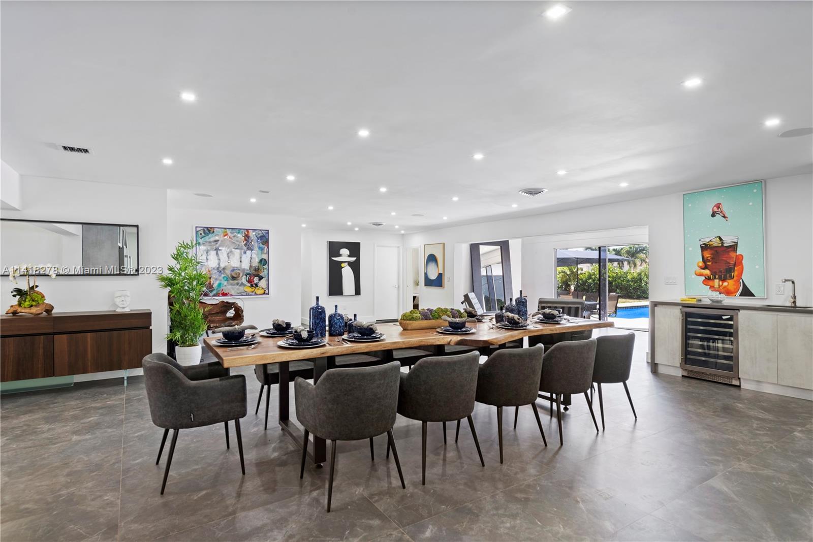 HOLLYWOOD HILLS - Residential Lease
