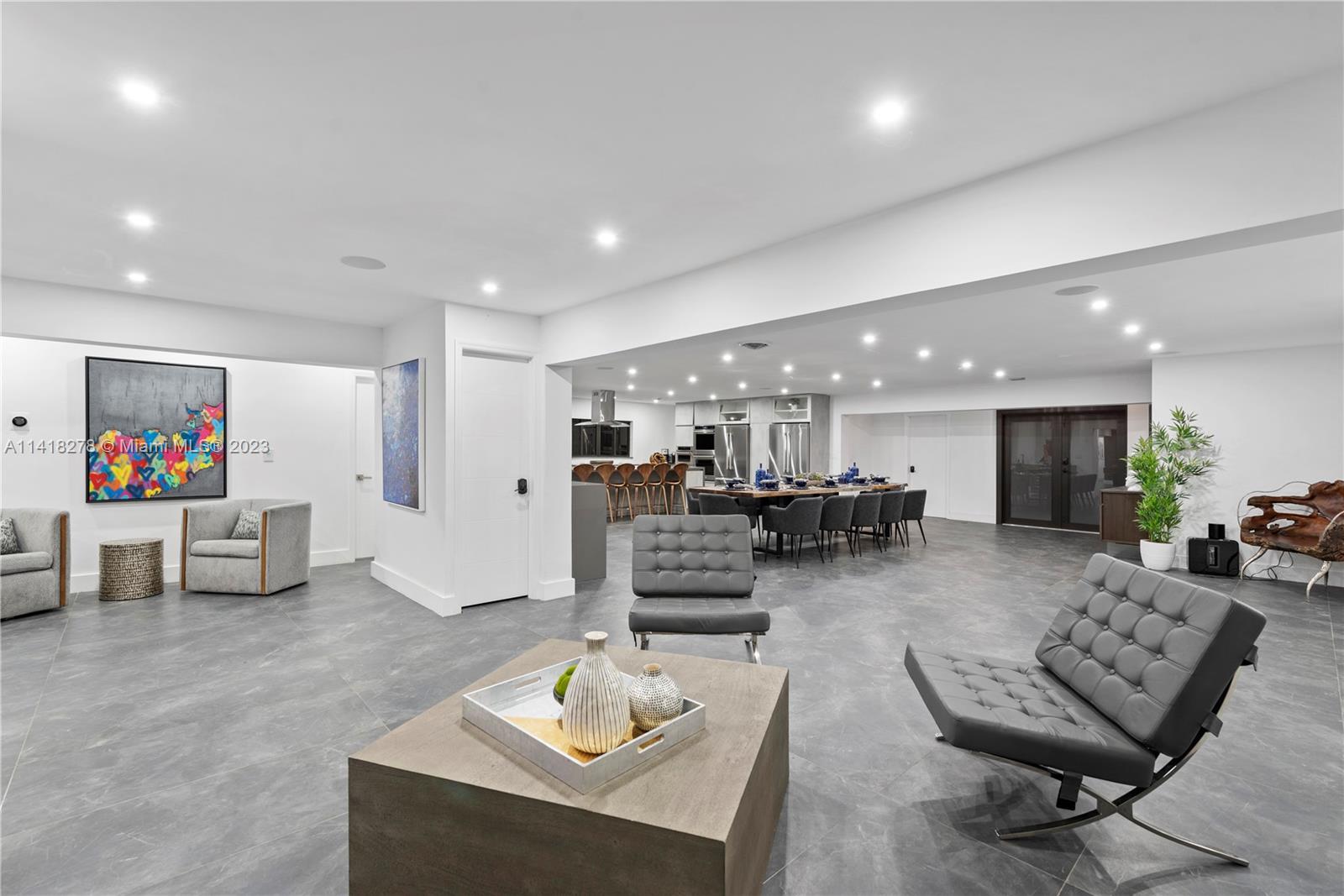 HOLLYWOOD HILLS - Residential Lease
