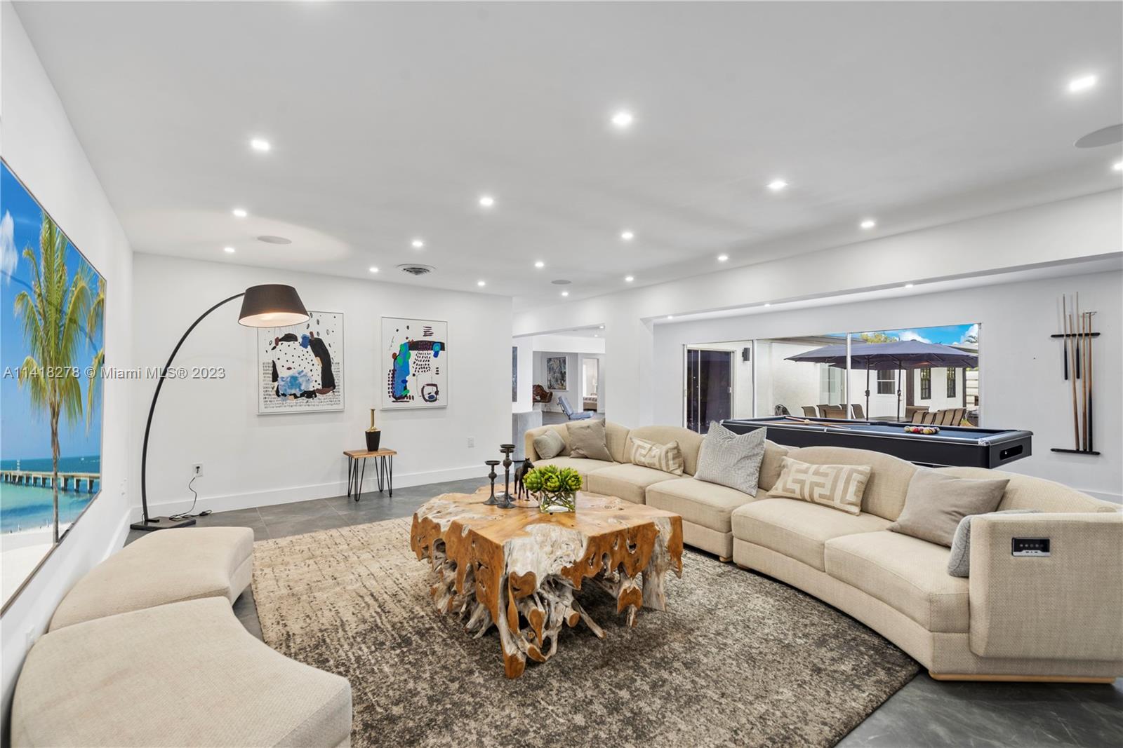 HOLLYWOOD HILLS - Residential Lease