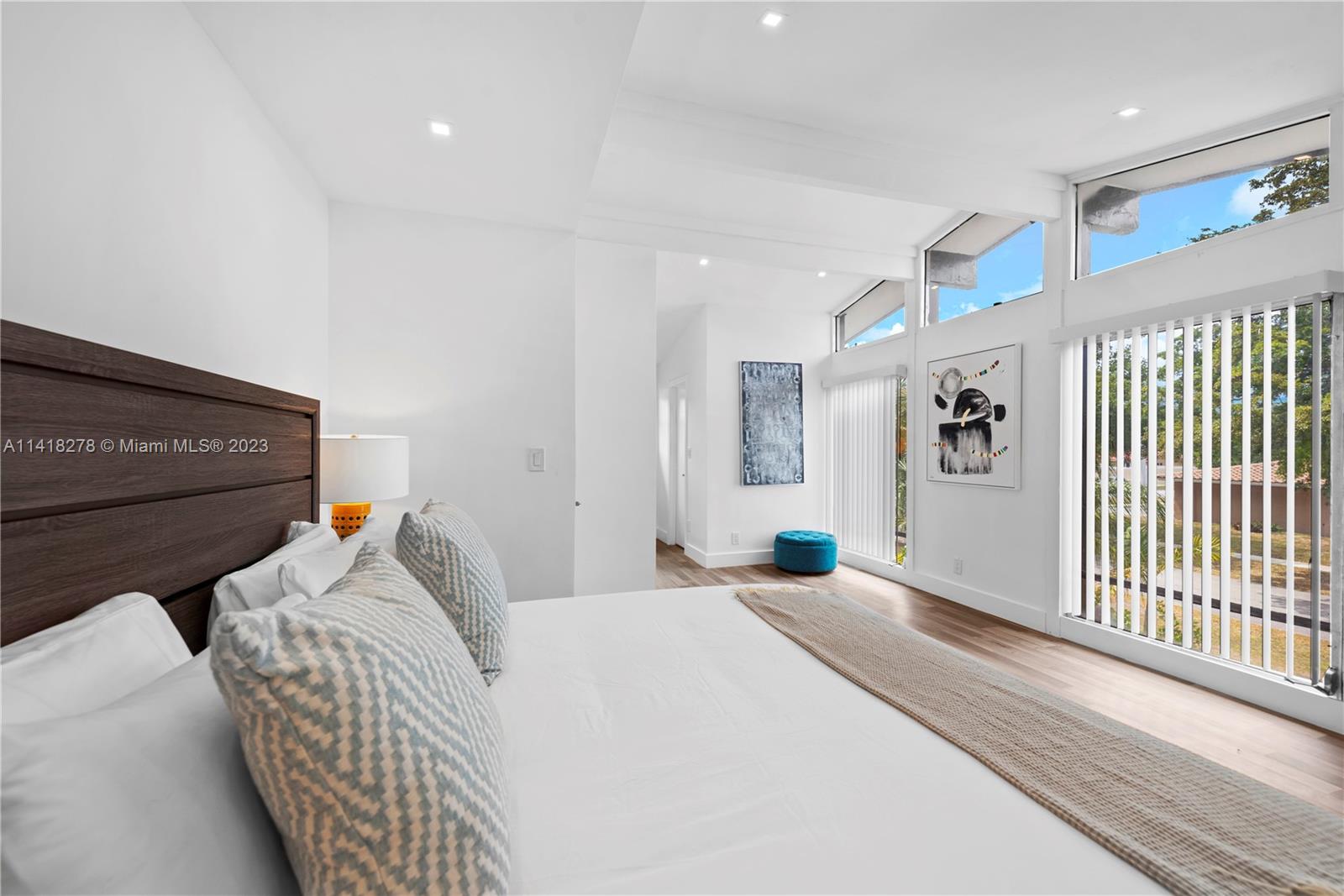 HOLLYWOOD HILLS - Residential Lease