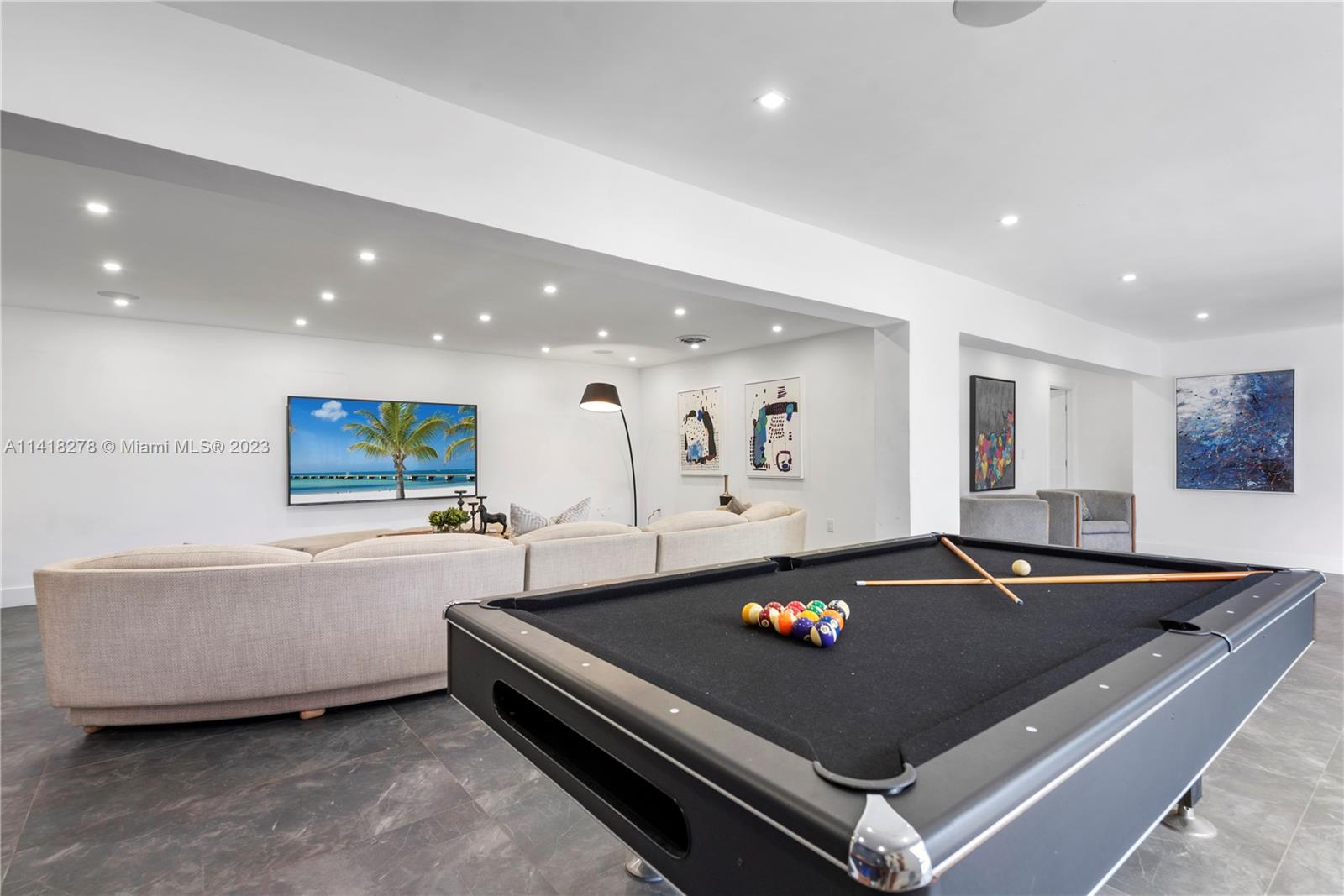 HOLLYWOOD HILLS - Residential Lease