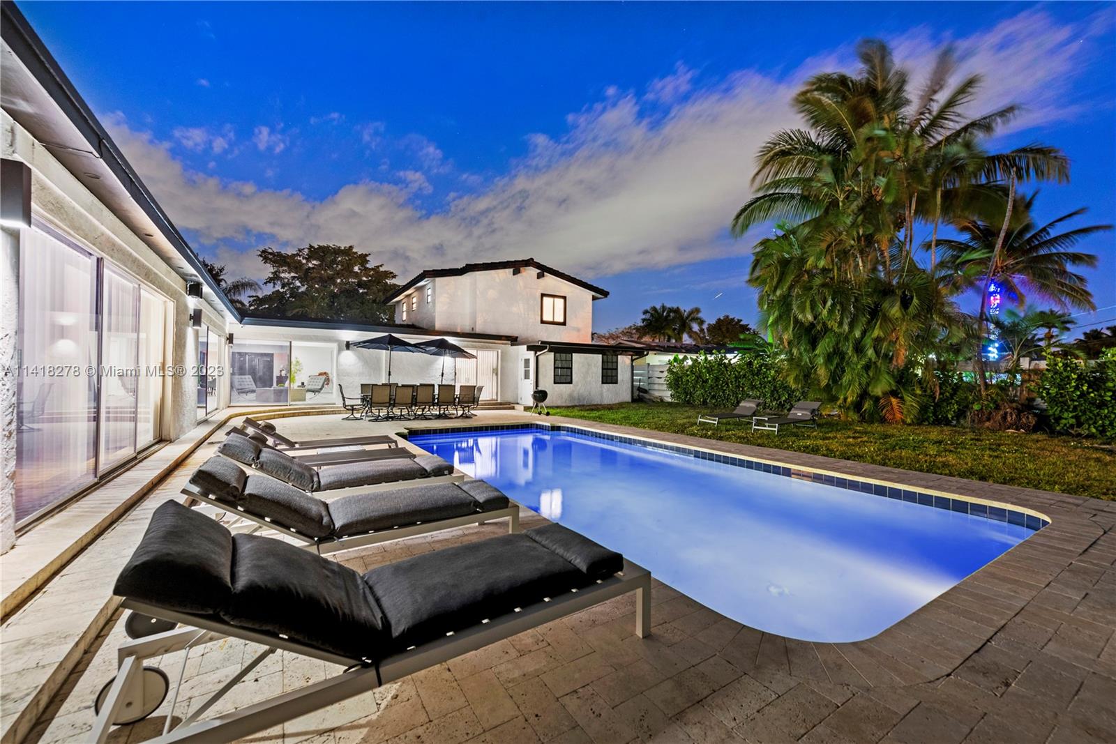 HOLLYWOOD HILLS - Residential Lease