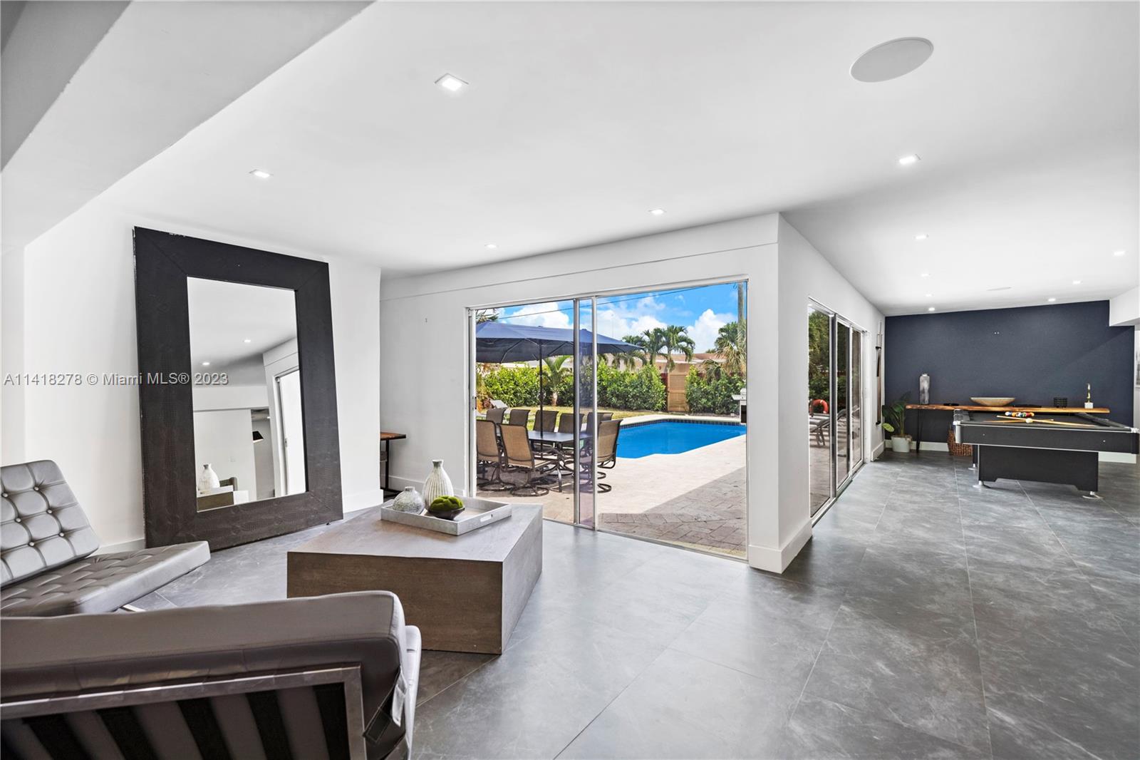 HOLLYWOOD HILLS - Residential Lease