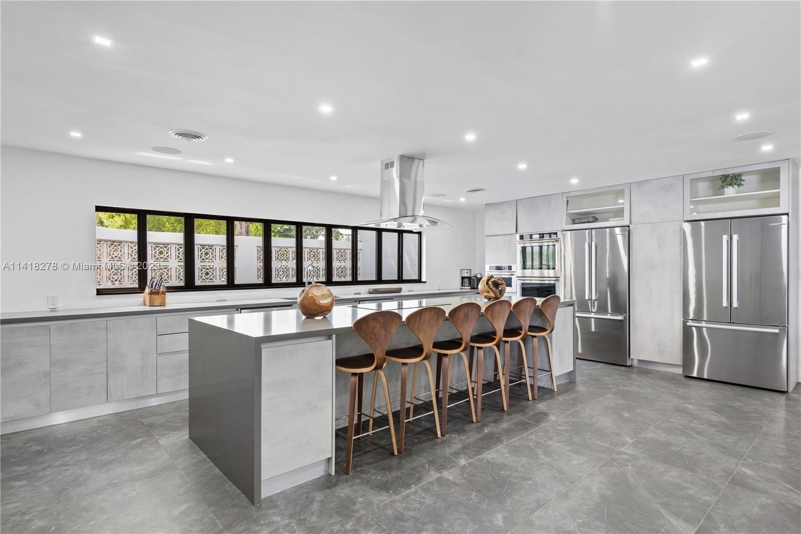 HOLLYWOOD HILLS - Residential Lease