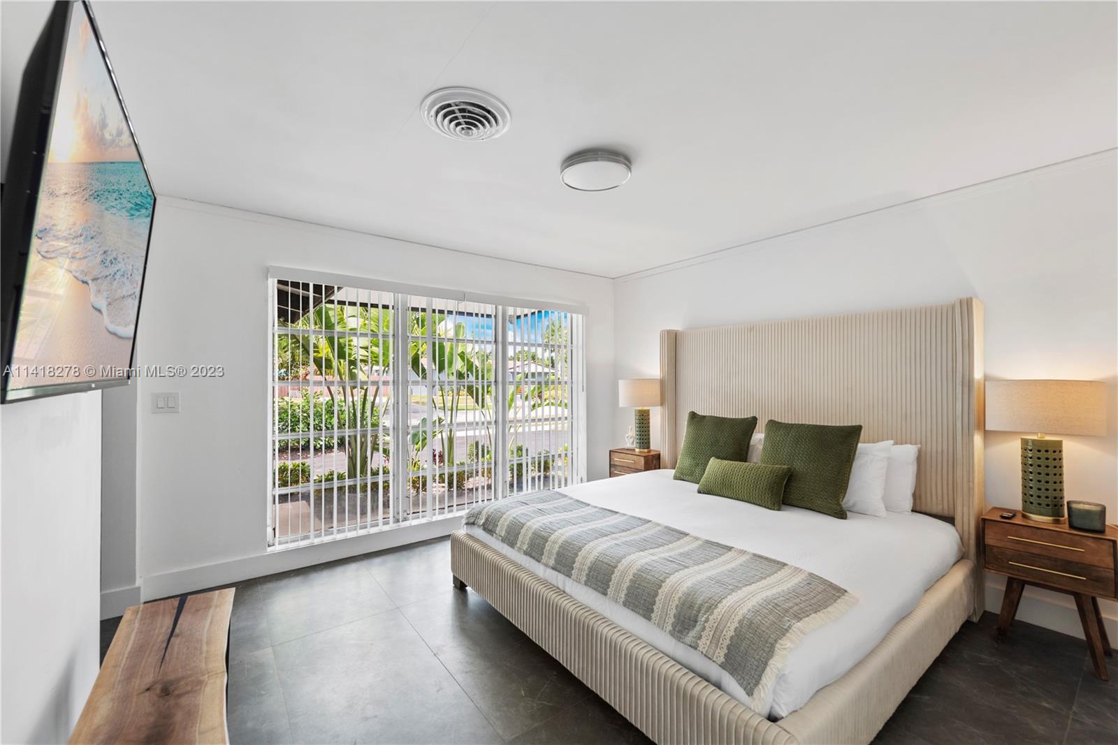 HOLLYWOOD HILLS - Residential Lease