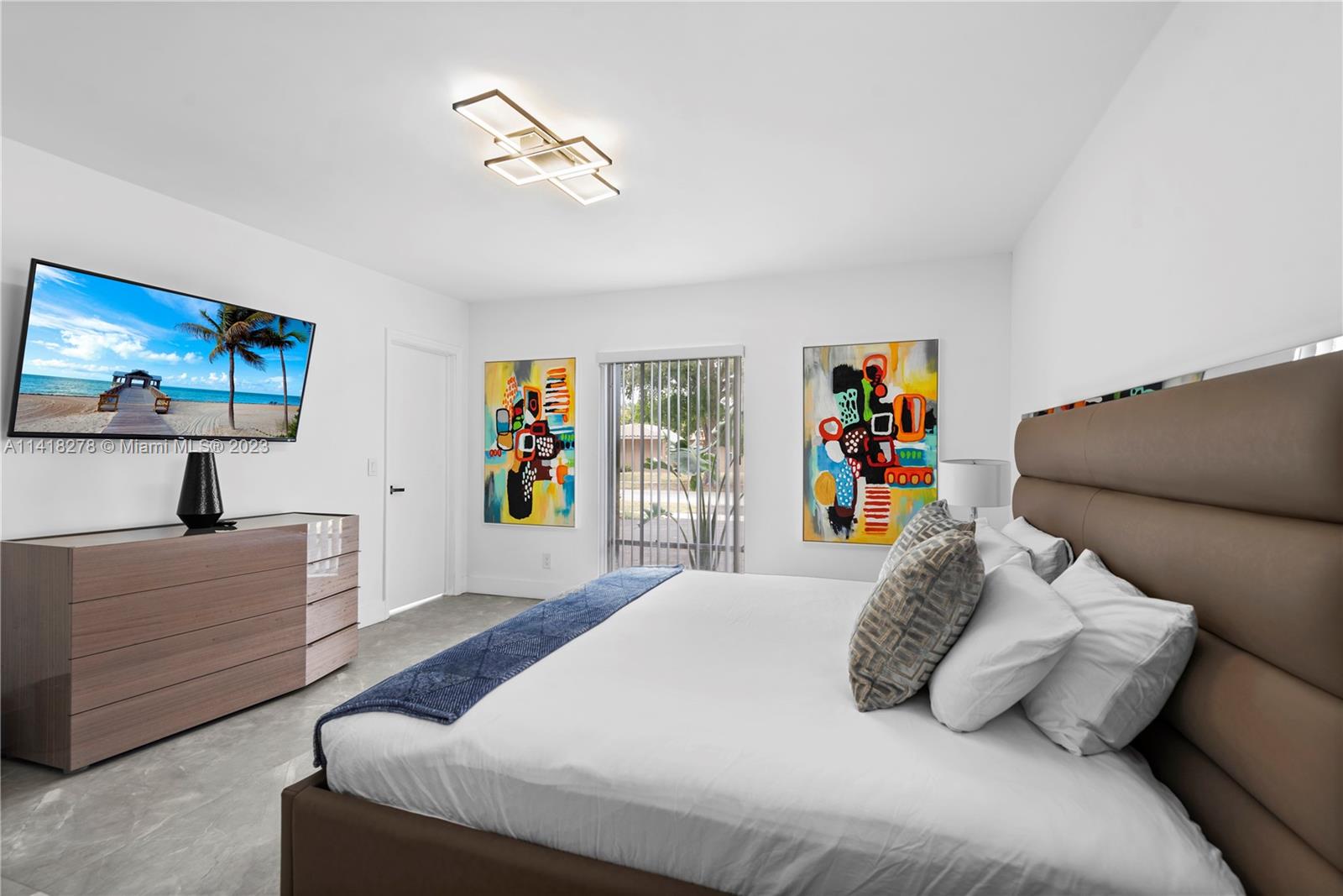 HOLLYWOOD HILLS - Residential Lease