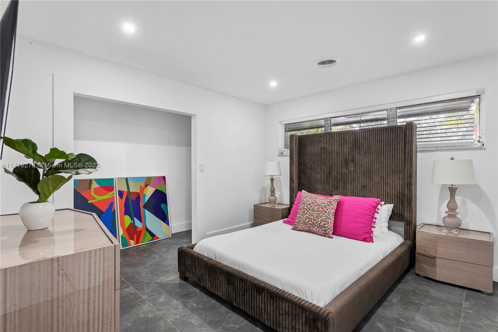 HOLLYWOOD HILLS - Residential Lease