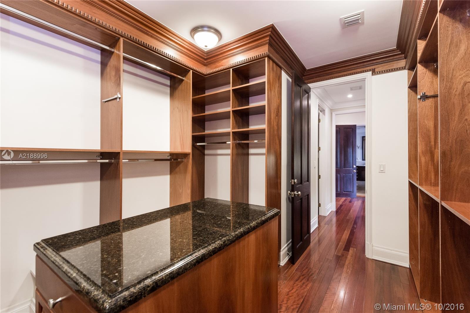SAN MARINO ISLAND - Residential