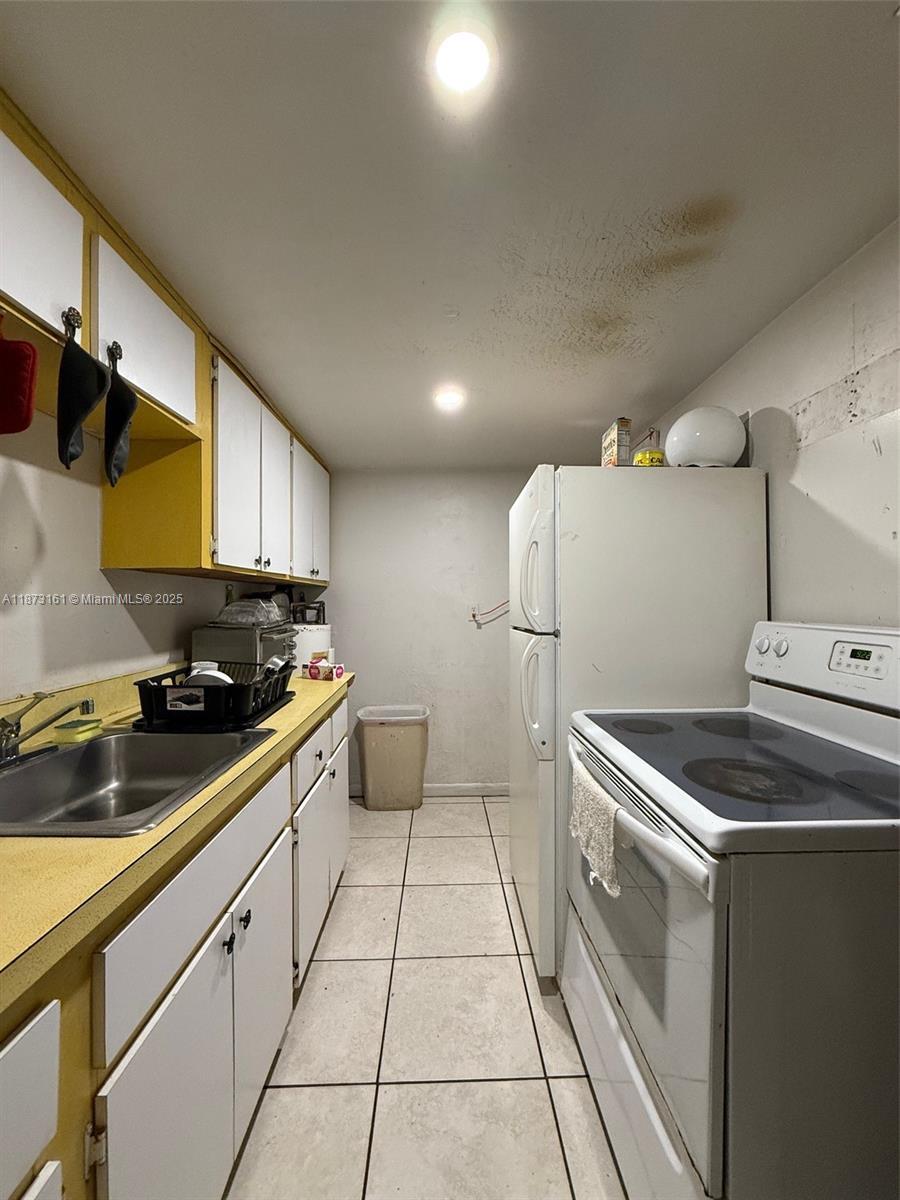 ROCKMOOR PARK TRACK - Residential Lease