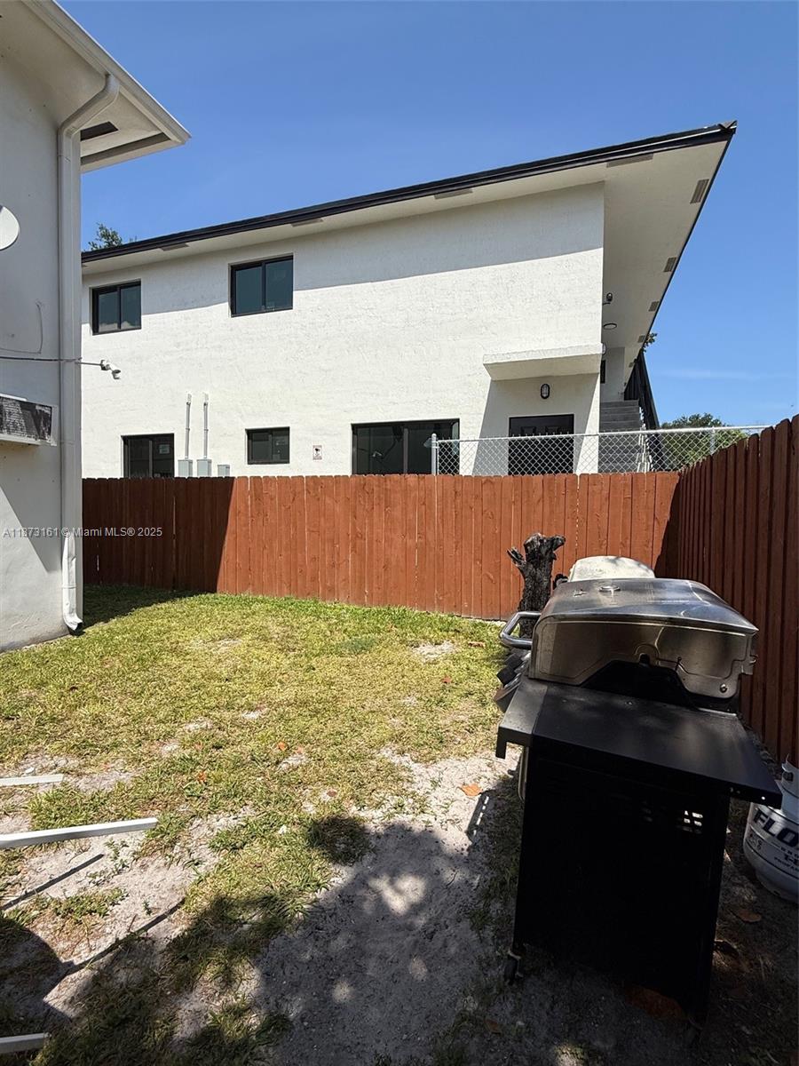 ROCKMOOR PARK TRACK - Residential Lease