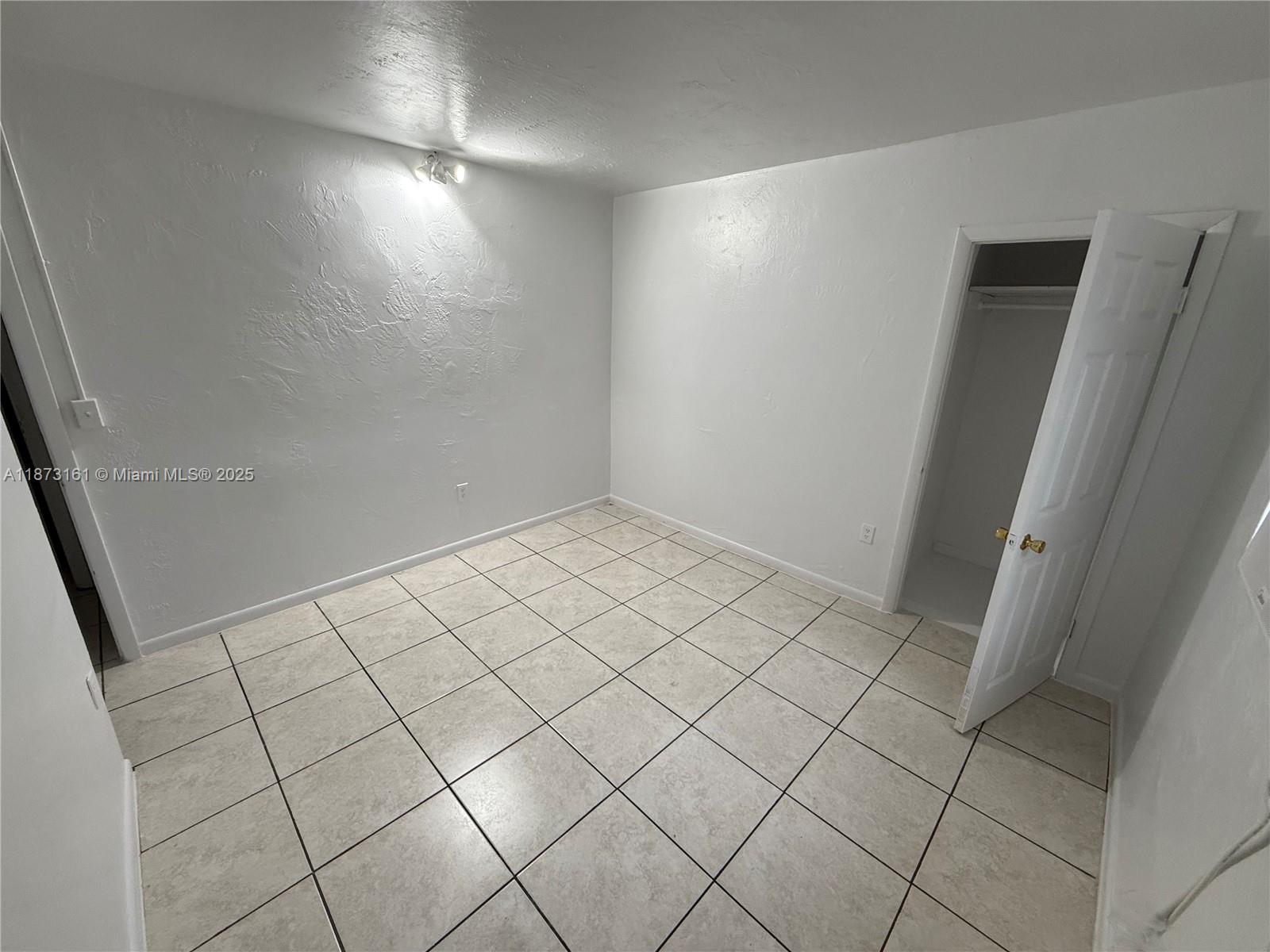 ROCKMOOR PARK TRACK - Residential Lease