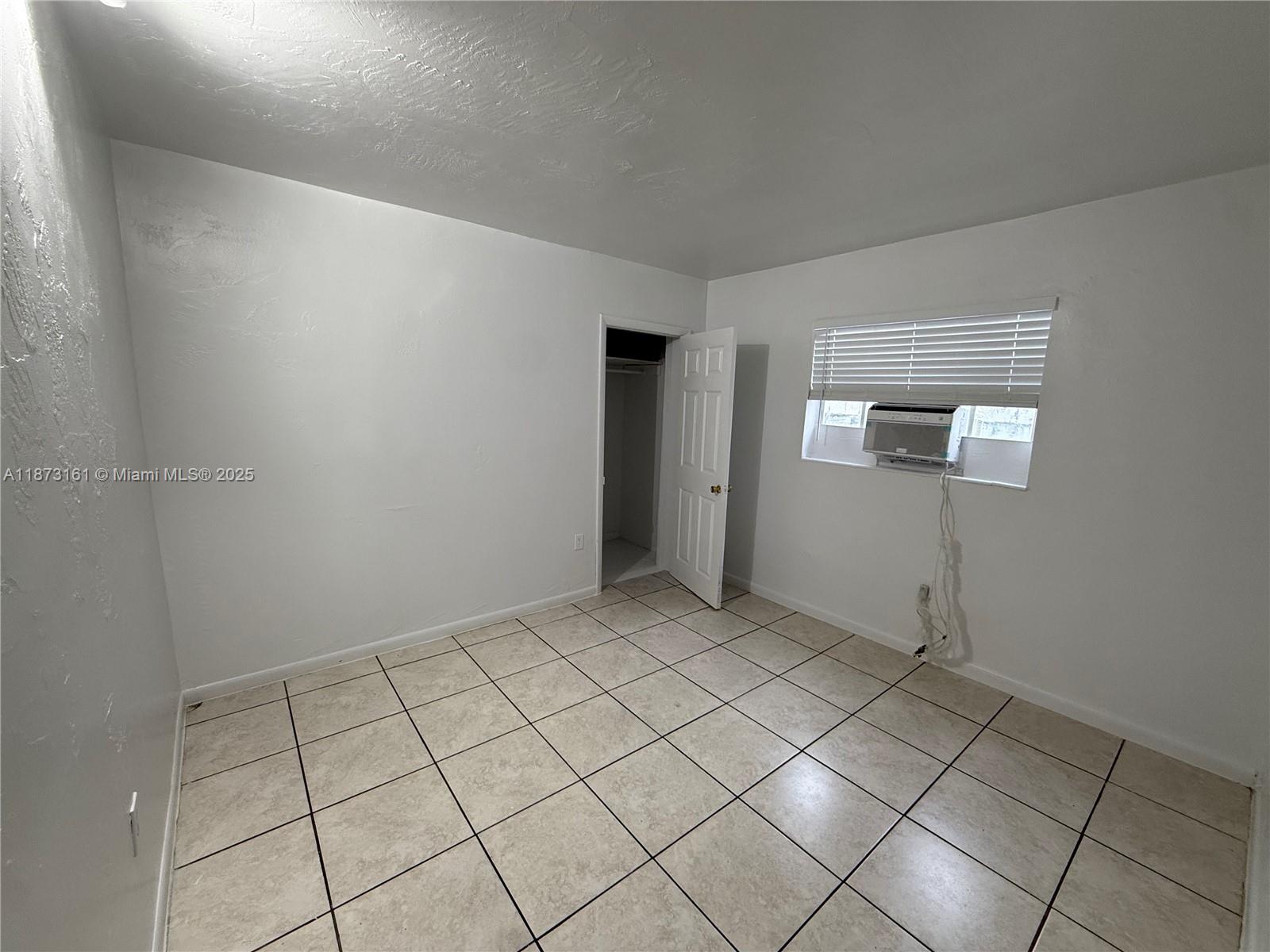 ROCKMOOR PARK TRACK - Residential Lease