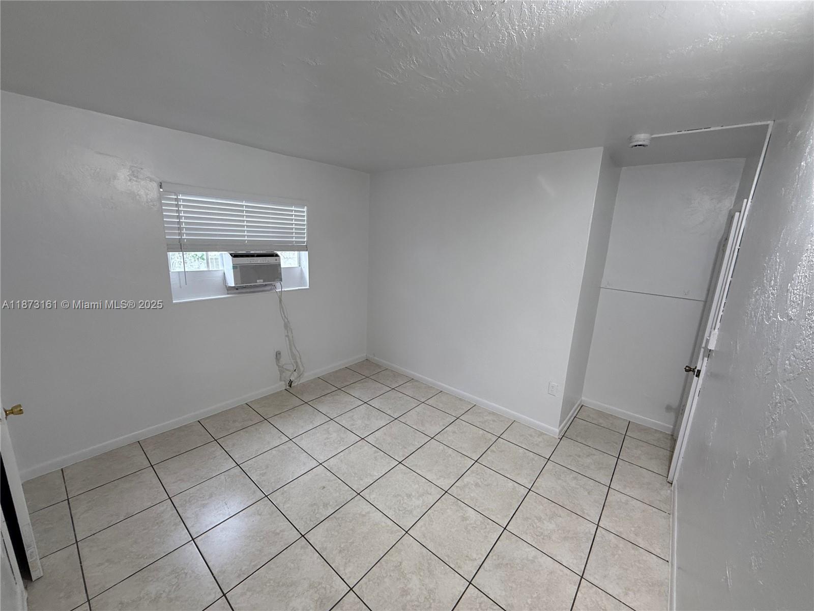 ROCKMOOR PARK TRACK - Residential Lease