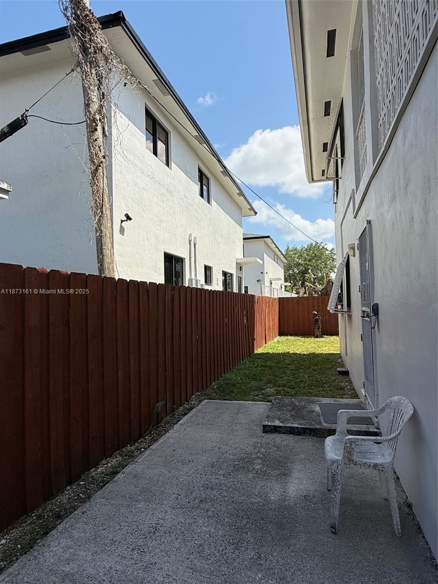 ROCKMOOR PARK TRACK - Residential Lease