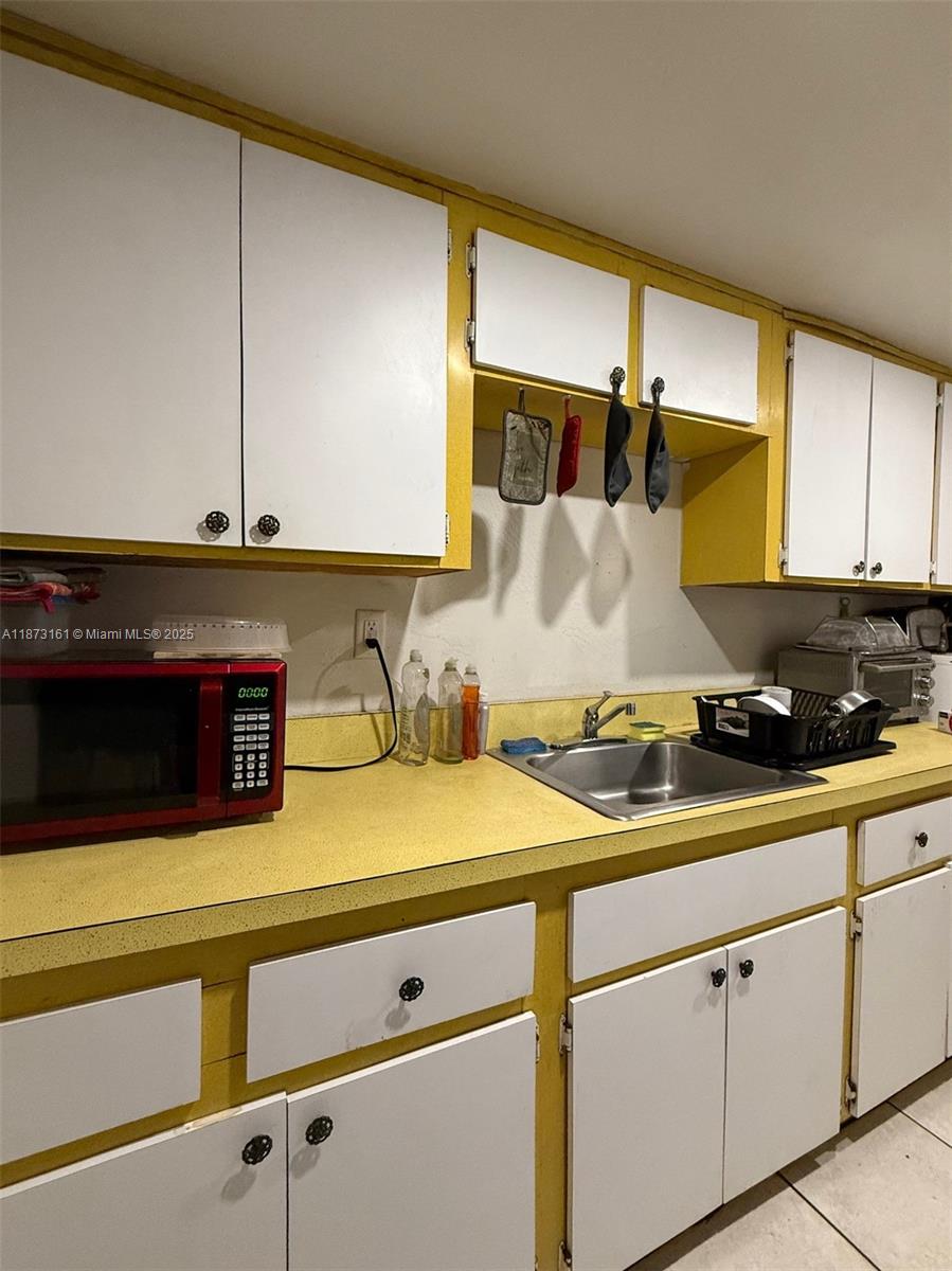 ROCKMOOR PARK TRACK - Residential Lease