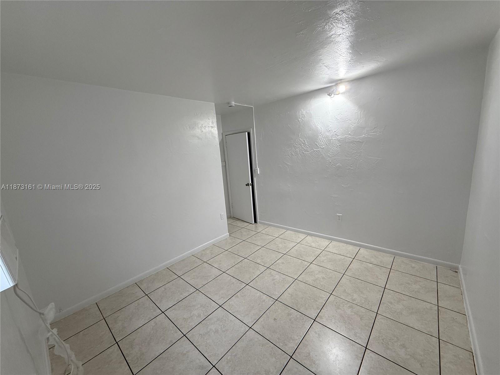 ROCKMOOR PARK TRACK - Residential Lease