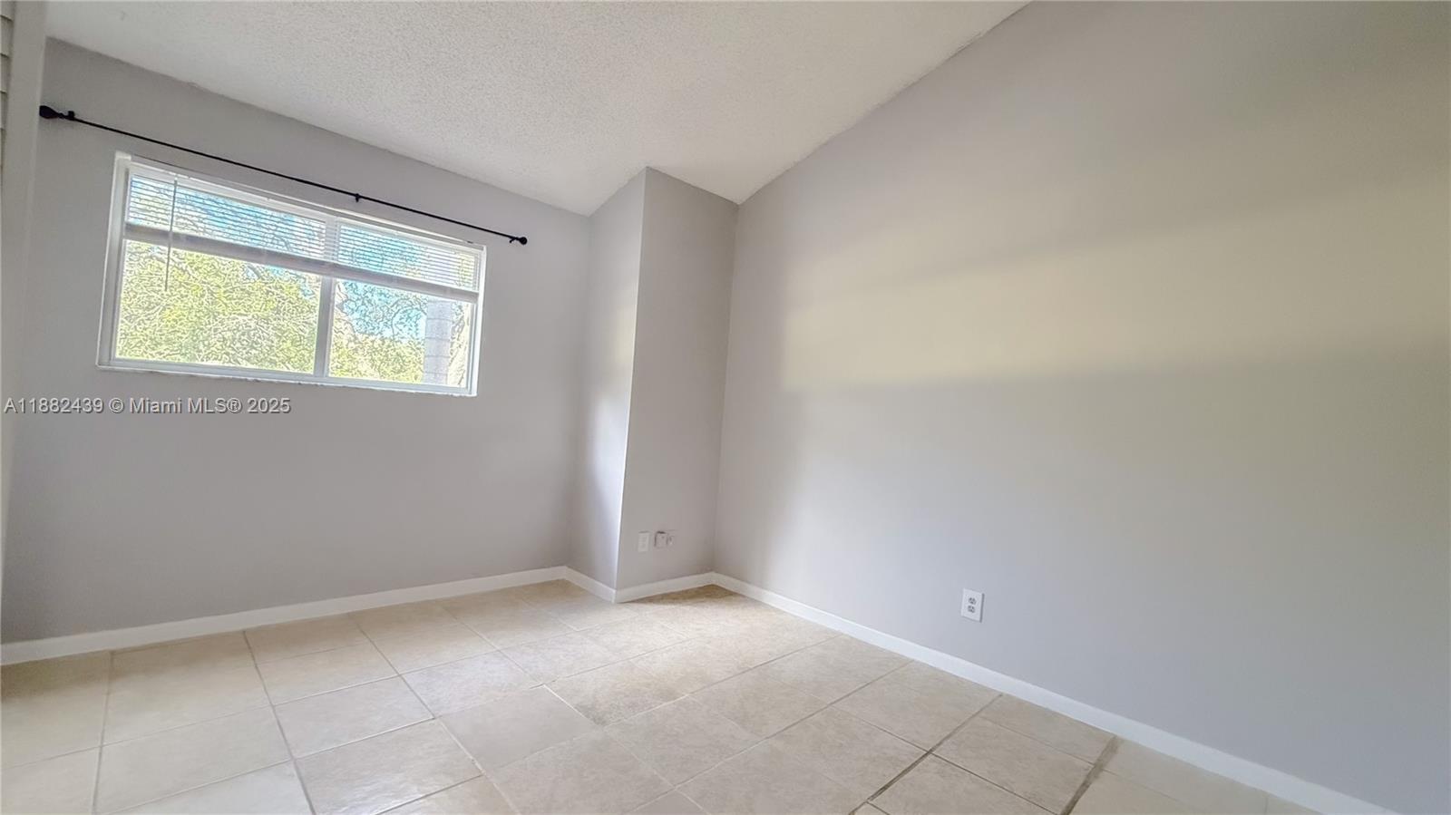 SUMMER LAKE - Residential Lease
