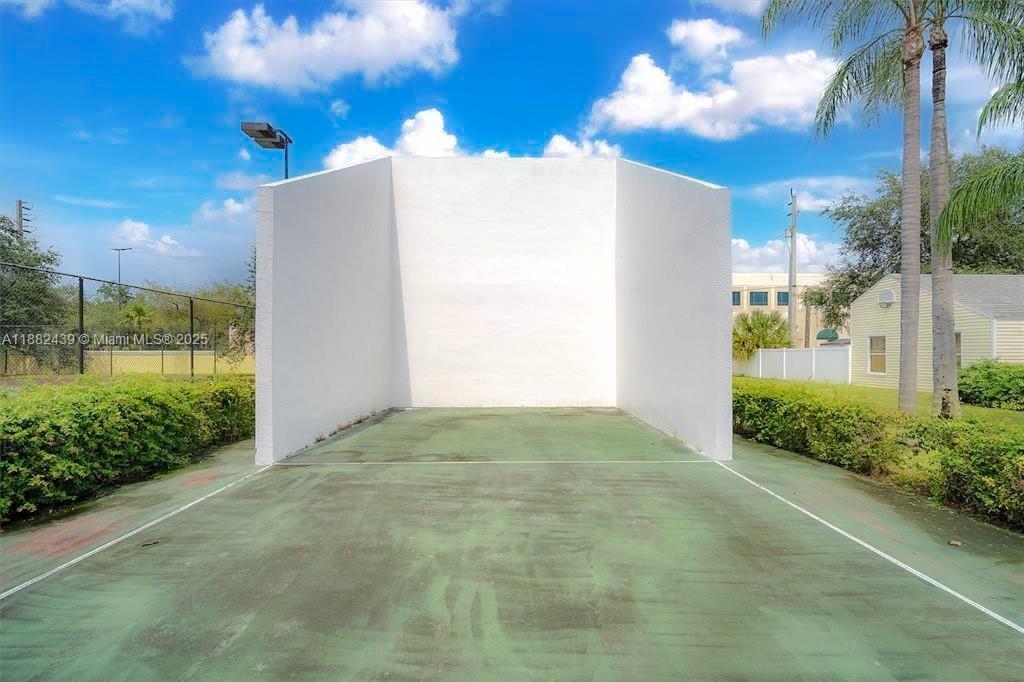 SUMMER LAKE - Residential Lease