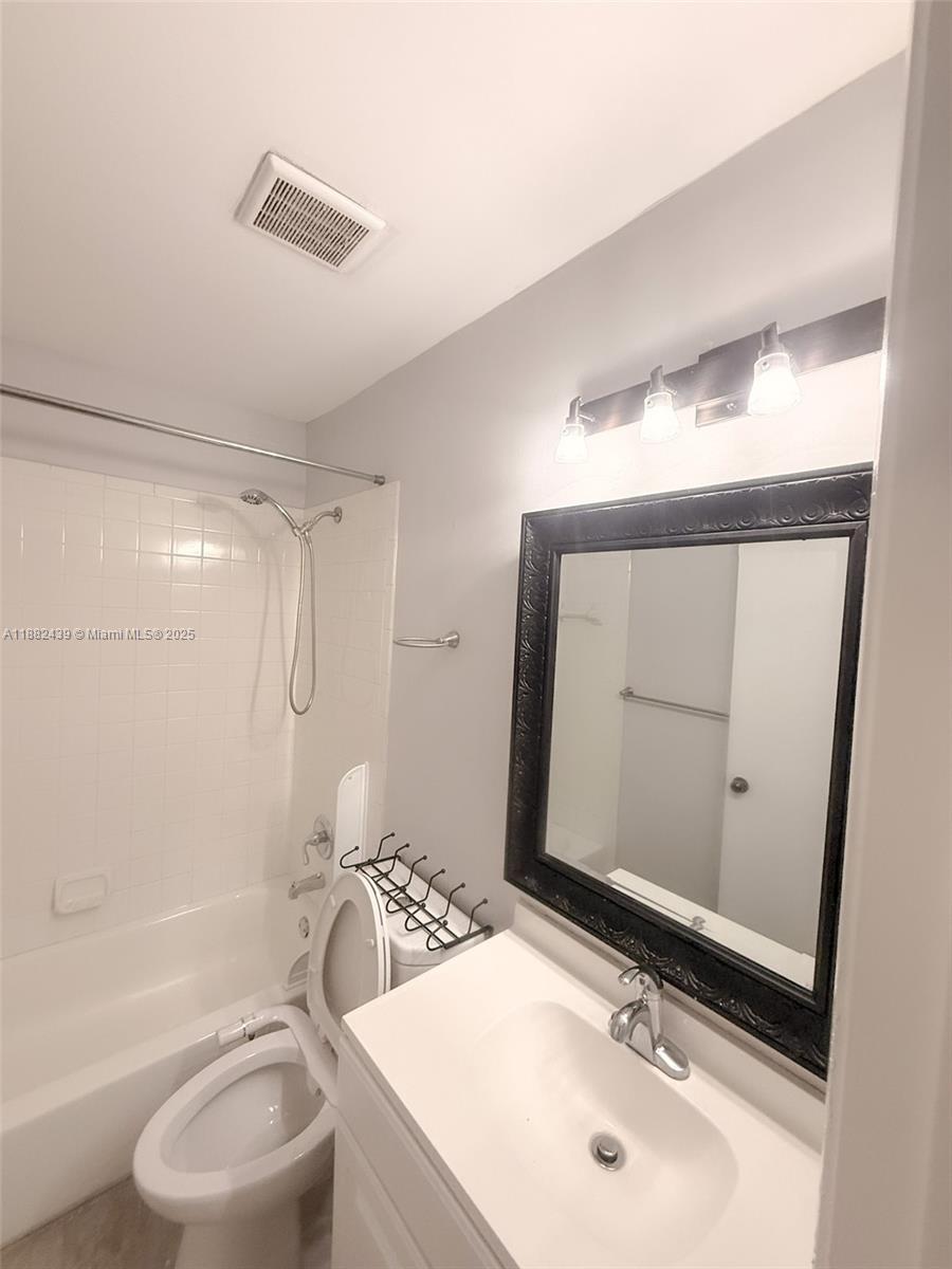 SUMMER LAKE - Residential Lease