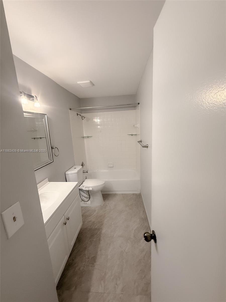 SUMMER LAKE - Residential Lease