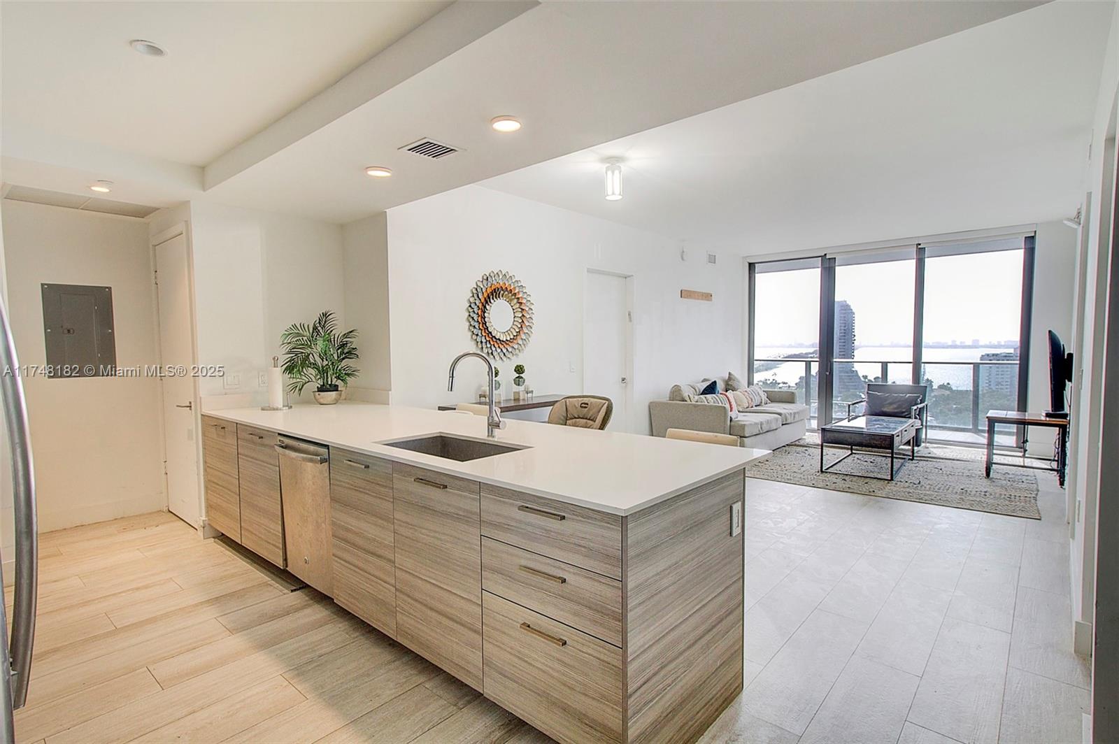 121 NE 34th St 1507
