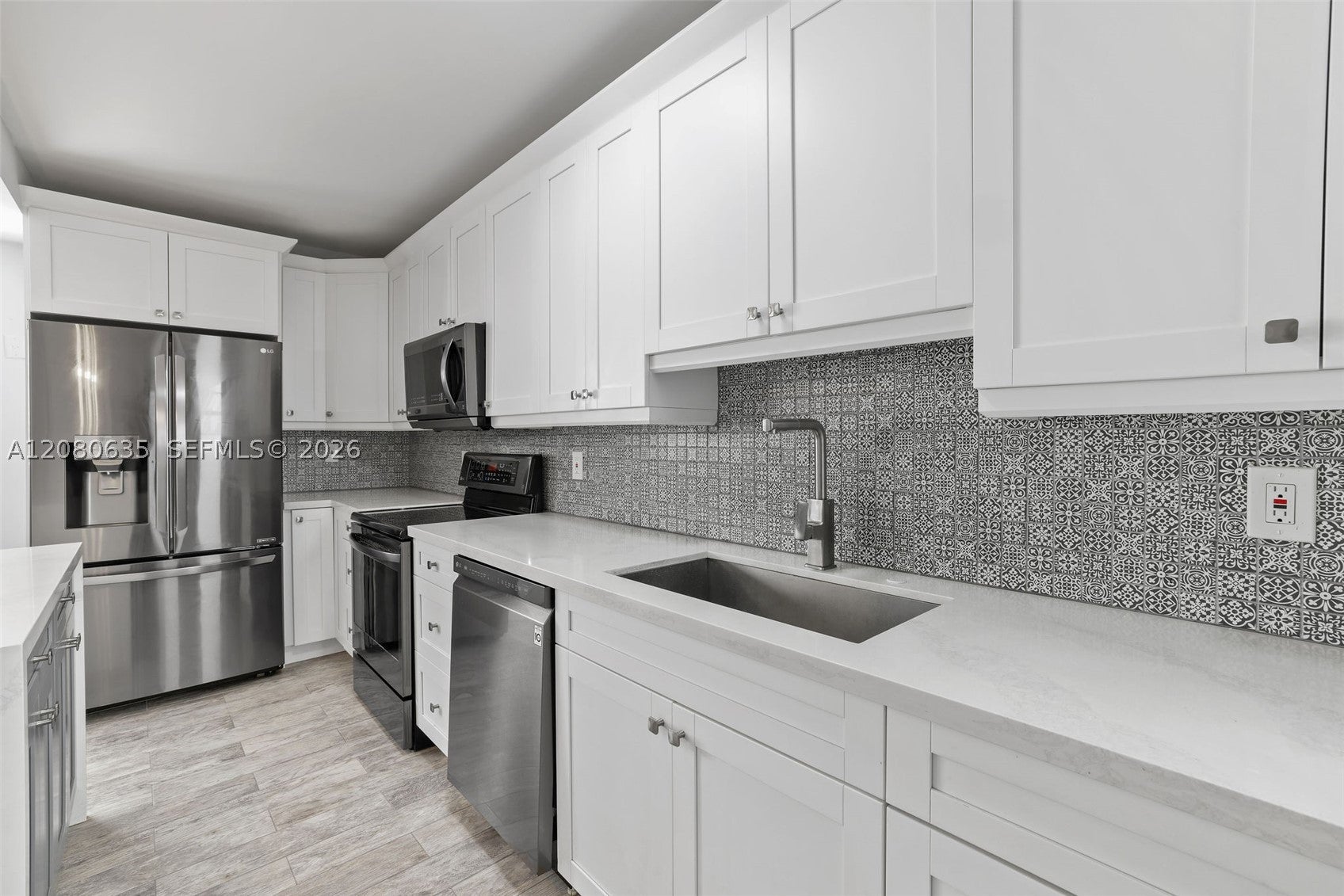 1340 Lincoln Rd 208