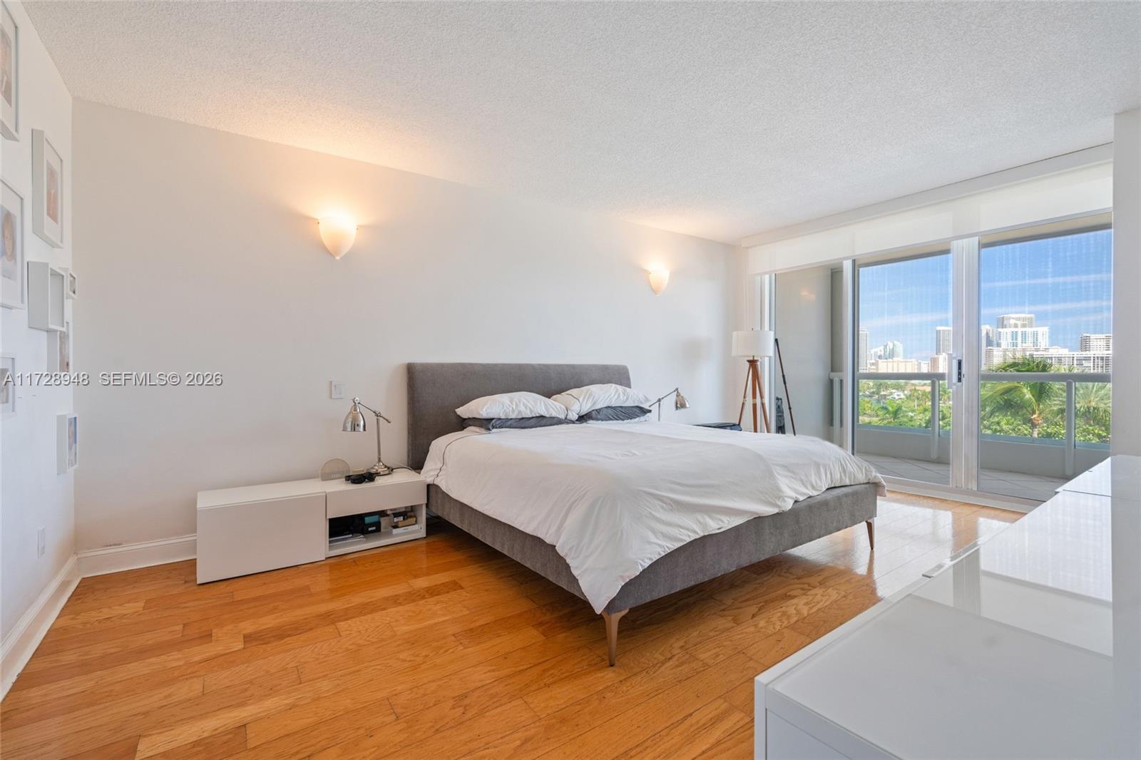 NORTH TOWER AT THE POINT - Residential