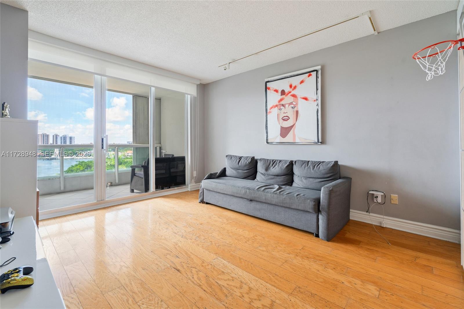 NORTH TOWER AT THE POINT - Residential