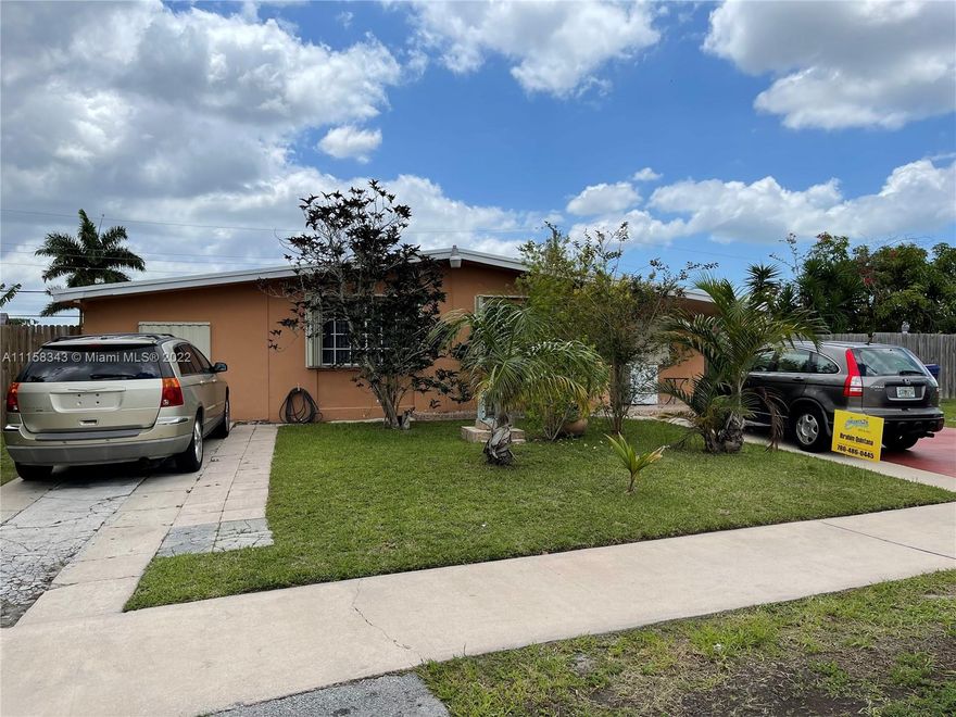 Great Home in the heart of Westchester, This hime features 4 Bedroom 3 Bath, It can be a 2 Bedroom 1 Bath plus 2 1/1 in-laws.Great Home in the heart of Westchester, This home features 4 Bedroom 3 Bath, It can be a 2 Bedroom 1 Bath plus 2 1/1 in-laws. The property has Brand new central a/c, It also has plenty of room for a Pool, Boat or RV.