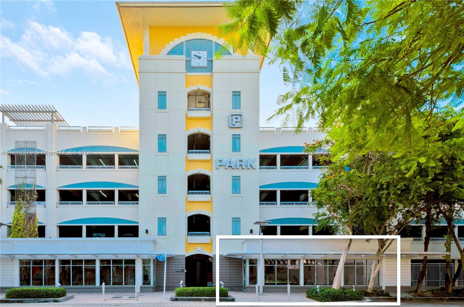 The Shops at Midtown Miami prime high-visibility 630 sq ft retail space available for immediate occupancy. Wide impact-glass storefront faces NE 32nd St at the foot of Buena Vista Blvd. Current use is a hair salon. Also suitable for general retail, fashion showroom or med spa. Less than 100 meters from Trader Joe’s and the new 228-unit Standard Residences (coming in 2025). Midtown is one of Miami’s top residential, shopping, and dining destinations, with nearly 300,000 residents living within a 3-mile radius. Centrally located a few blocks from Edgewater, Wynwood and Design District, close to I-95 and Biscayne Boulevard. Ample on-site parking with easy access directly from adjacent garage. This space does not have a restroom, but Midtown has public restrooms nearby.