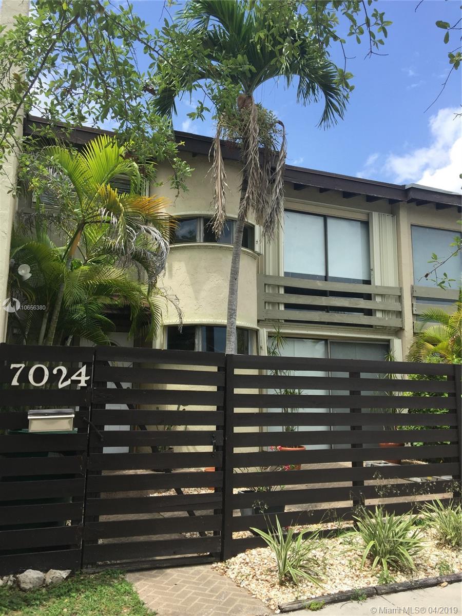 Beautiful Snapper Creek two story Townhouse. Great community with 24/7 security, great grounds and amenities. Partially updated, one year old A/C unit, great location close to club house, pool and tennis courts. View of the lake from master bedroom balcony. Large master bedroom with high ceilings. No neighbors in back. Low HOA maintenance fees.