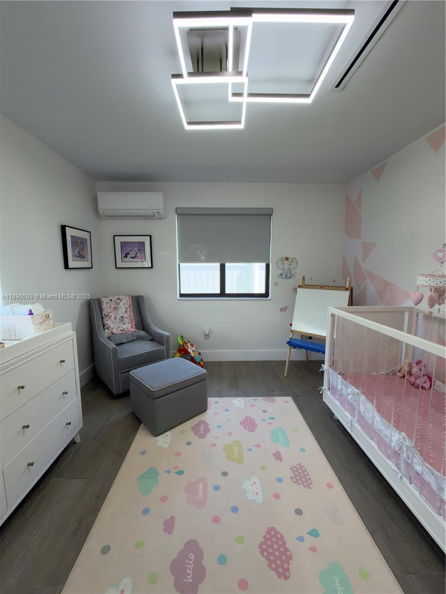 ENCHANTED LAKE SEC 4 - Residential