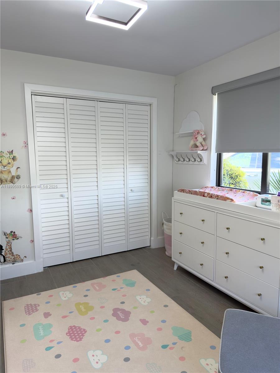 ENCHANTED LAKE SEC 4 - Residential