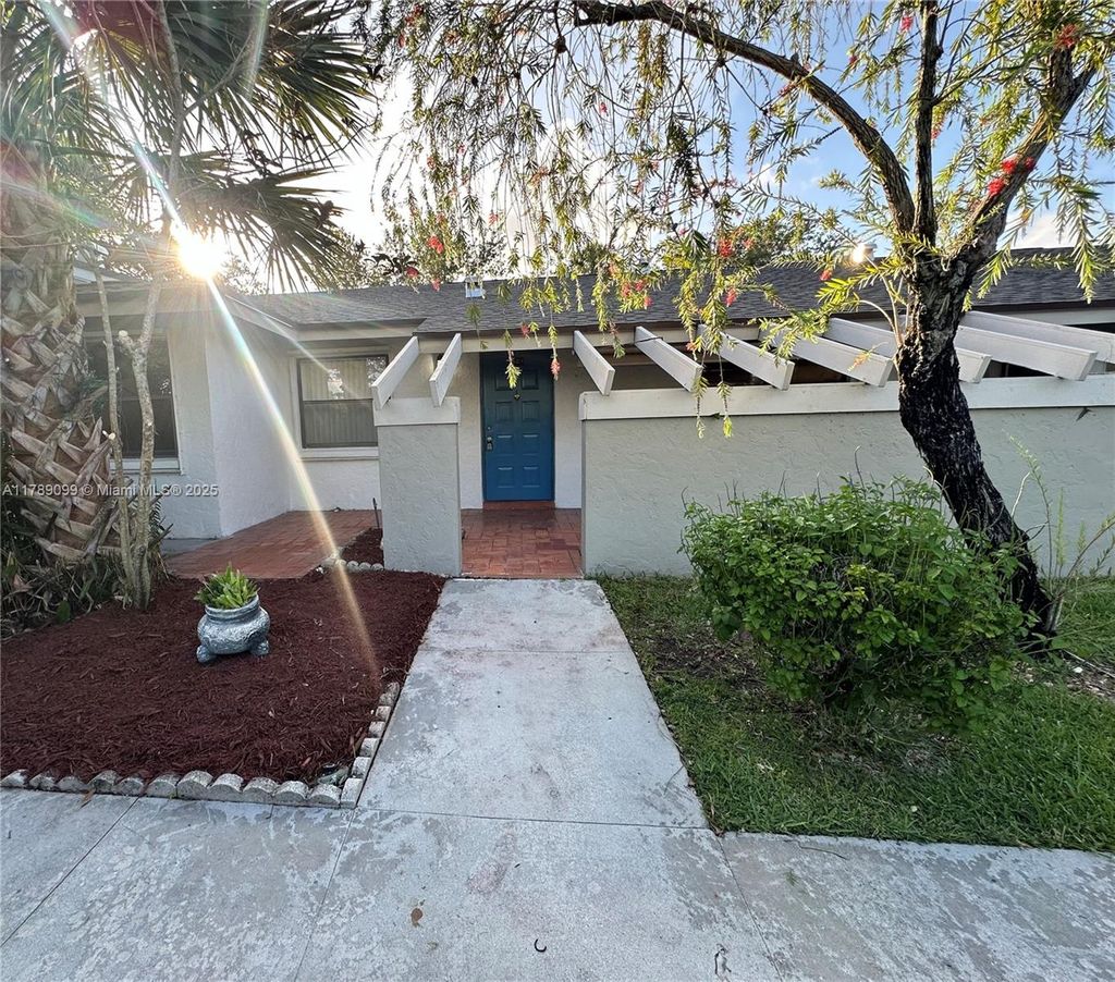 Photo of 2902 SW 21st Ter #301C, Delray Beach, FL 33445 (MLS # A11789099)