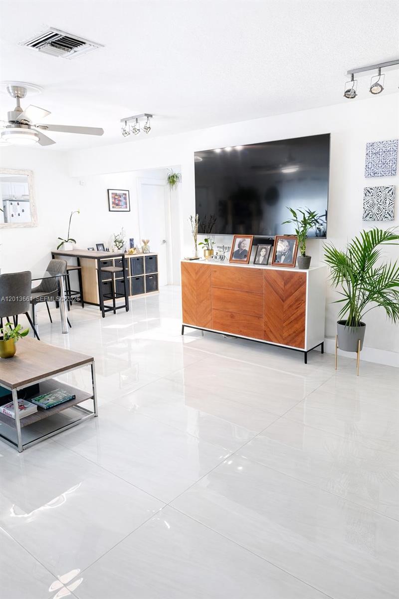 ATLANTIC SHORES DIXIE HIG - Residential Lease