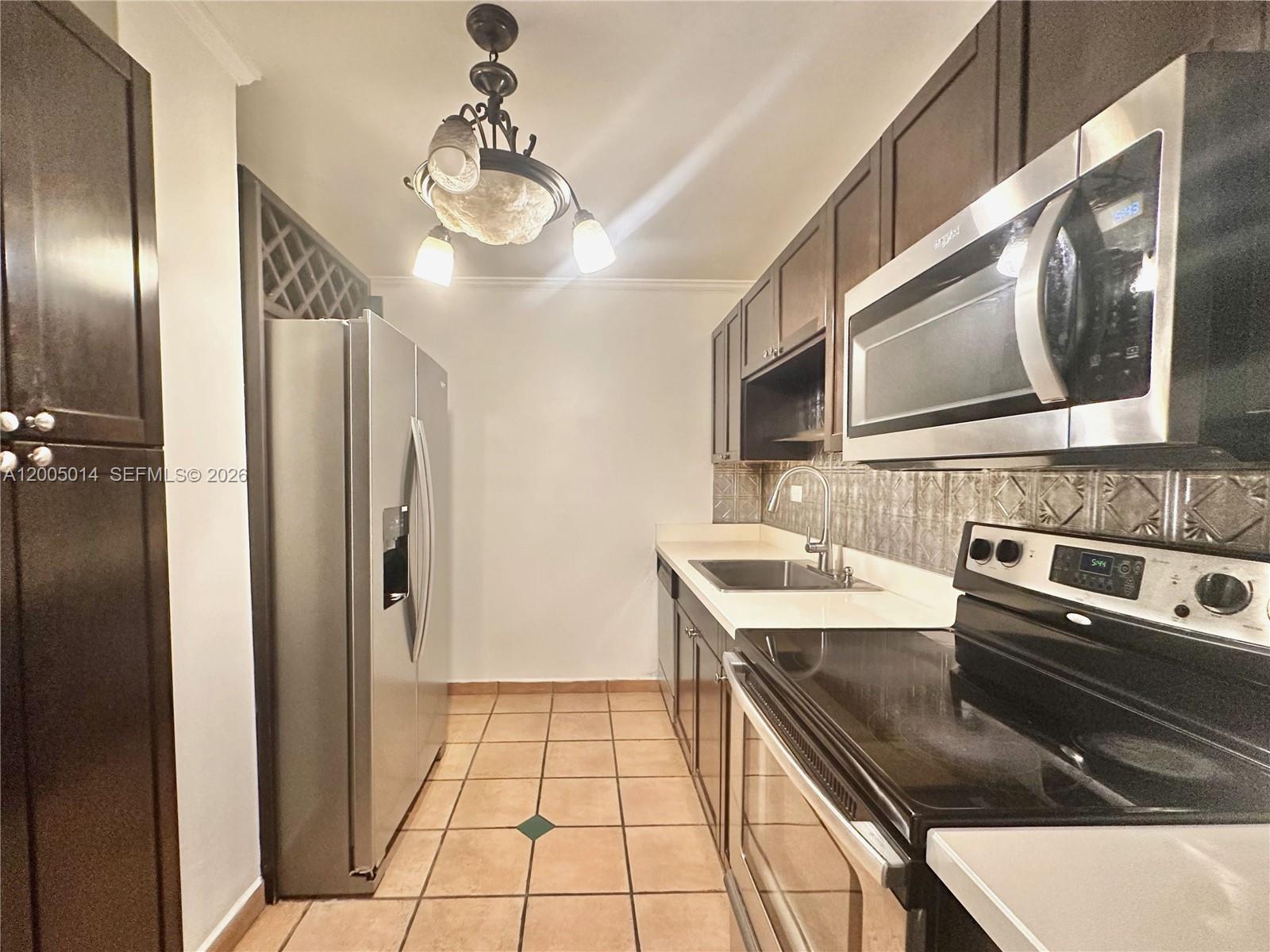 BURLEIGH HOUSE CONDO - Residential