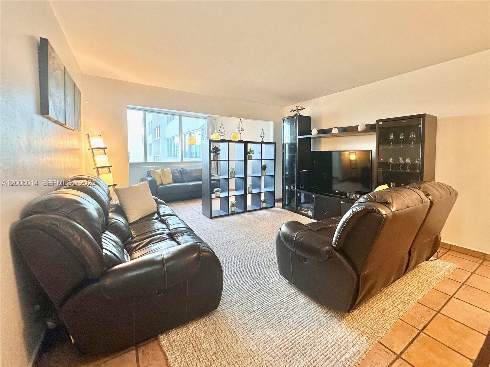 BURLEIGH HOUSE CONDO - Residential