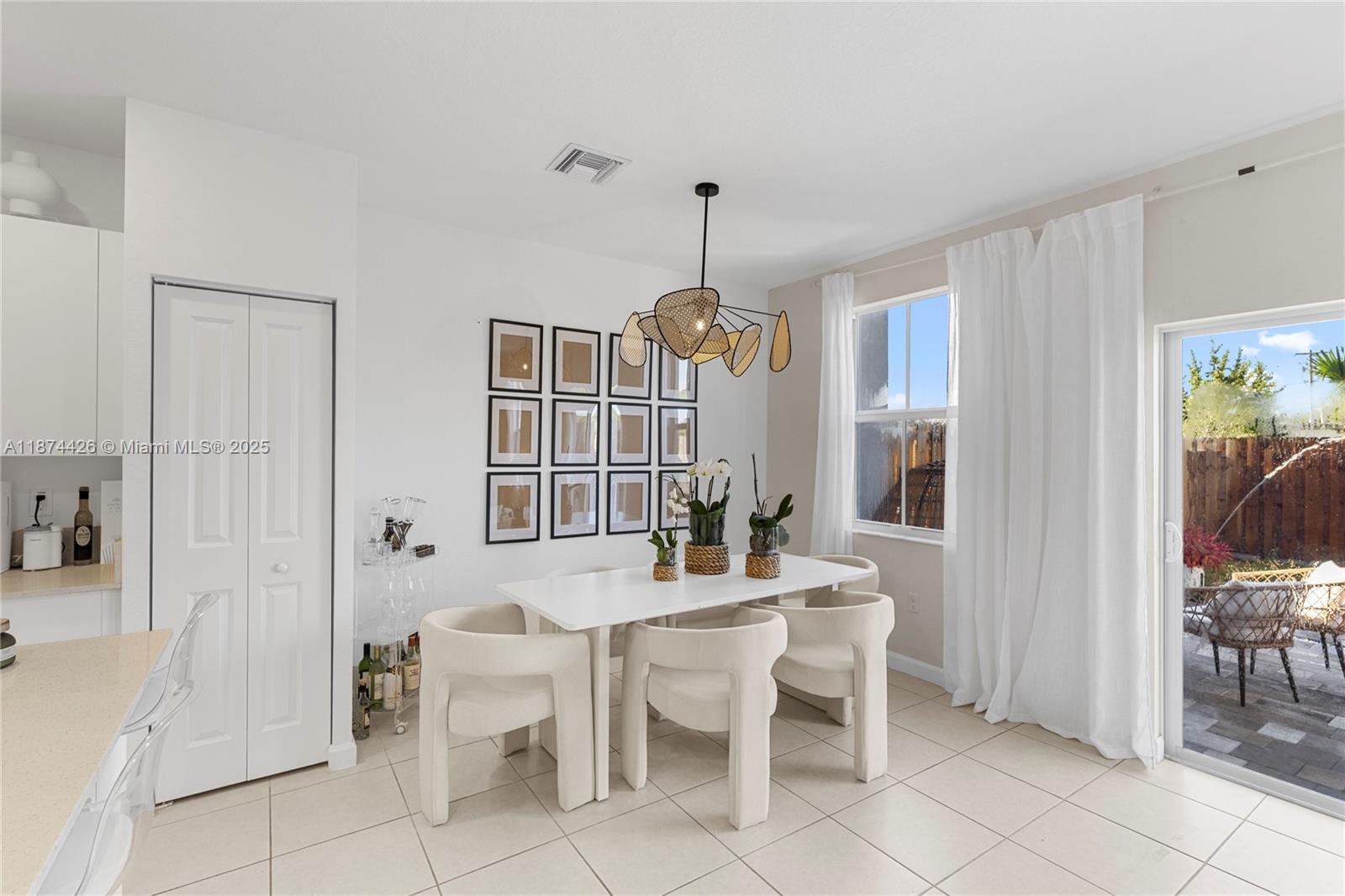 WINDSOR SQUARE - Residential