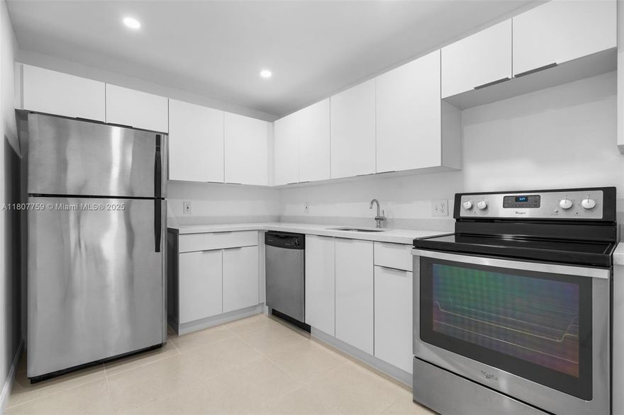 Amazing opportunity COMPLETELY REMODELED 1 bedroom and 1 ½ bathrooms, very spacious, with lots of closet space, large bedroom enough to fit a size king bed. Large balcony with a beautiful view. The unit is located on the 2nd floor. Tiled throughout. This property has a lot of amenities:  clubhouse with multiple pools, fitness center, tennis courts, library, assigned parking w/ storage 24 hr security & more. All ages are welcome. Excellent for investors.