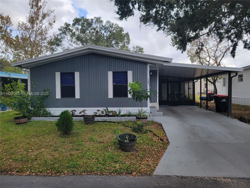 Fully renovated 2-bedroom, 2-bath mobile home in Mulberry, FL, offering 1,056 sq ft of move-in ready living space. Features include a kitchen with appliances, washer and dryer, screened-in porch, private shed, and dedicated parking. Spacious bedrooms, updated bathrooms, and an open layout make this home both comfortable and convenient. Located in a quiet community, ready for immediate occupancy.