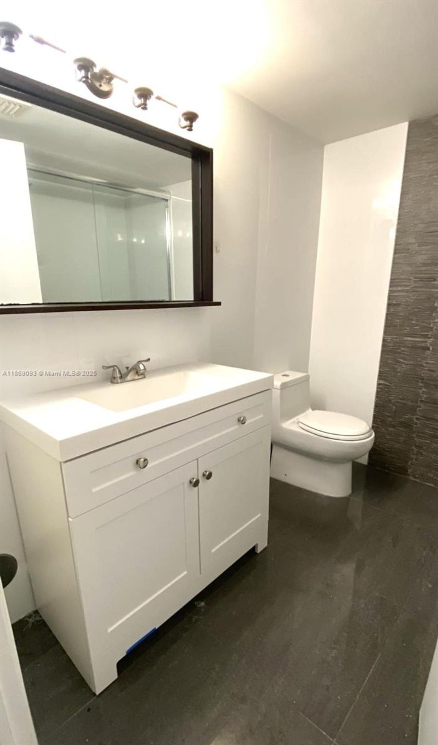 BEAUTIFUL CORNER 1/BED, 1/BATH GREAT LOCATION. Open layout integrating the beautiful designer remodeled kitchen with SS appliances, dining & living areas are leading into a large terrace with spectacular garden view. Porcelain floors throughout, large master & amazing master bath. Washer & dryer inside unit. Club house pool, sauna, tennis court, gym, racquetball, gated community. Current rented for $2,200. The location is great, the property is a few minutes walk to the Win Dixie supermarket, CVS, Doral City Place, strip shopping center with a variety of restaurants. Easy access to Turnpike, Palmetto Expressway & 836. Great investment opportunity.