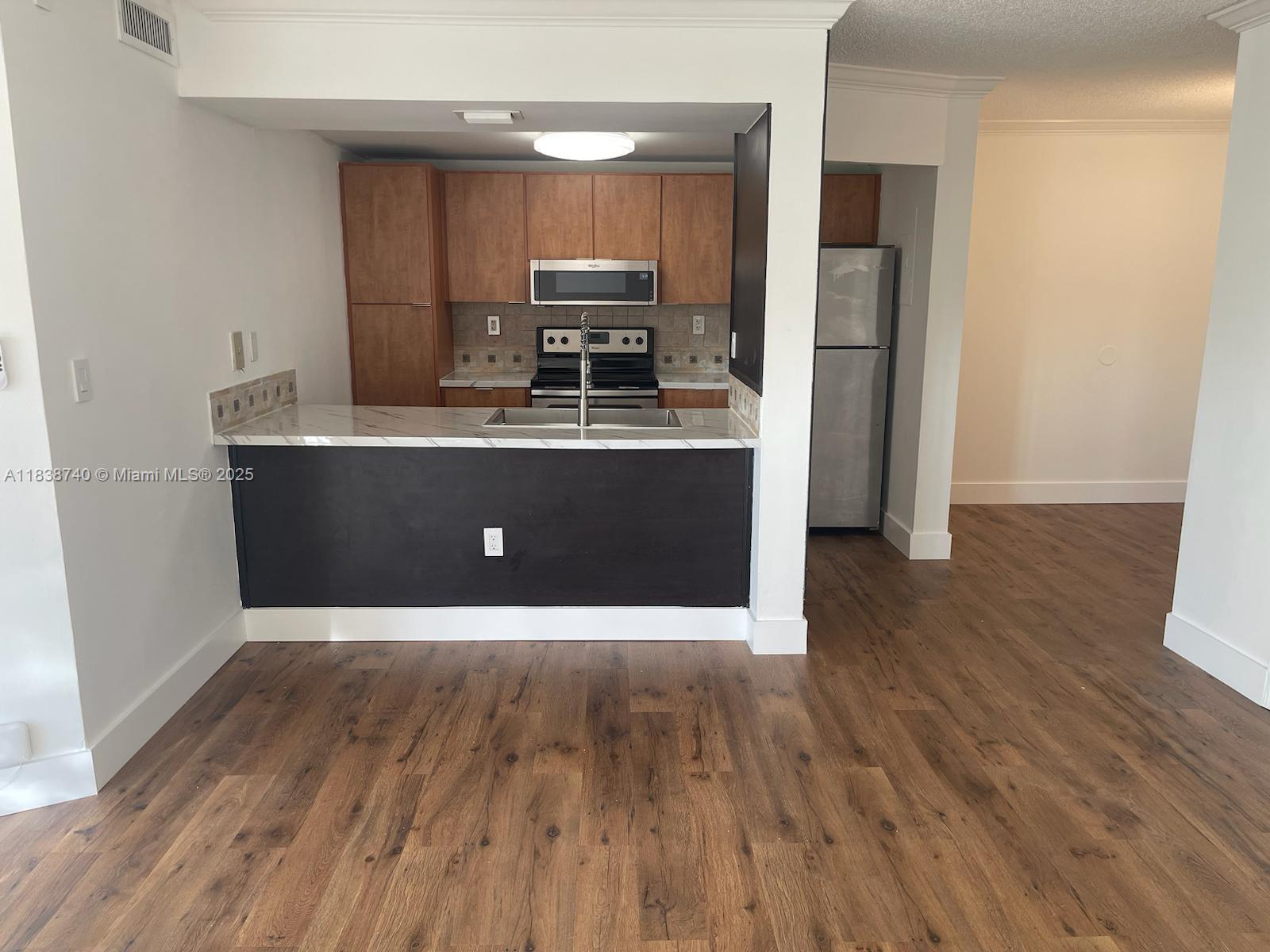 Great condo in a wonderful gated community, 2 Beds, 2 Baths. Please, submit application for rental along with clear copies of: Driver's License, Copy of Credit Report, Employment Letter &/Or Last 3 Paystubs.