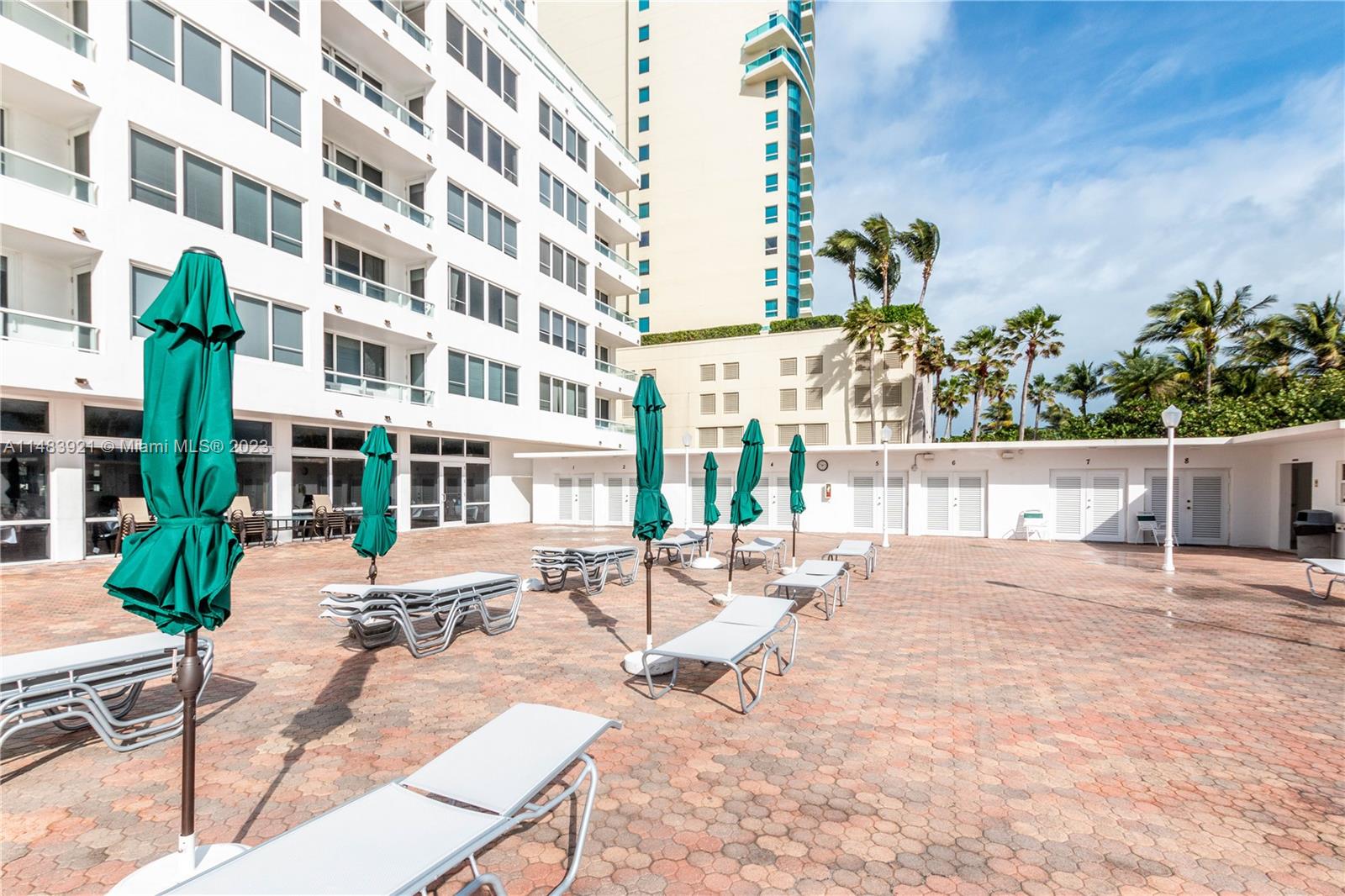 THE CARRIAGE CLUB - Residential Lease