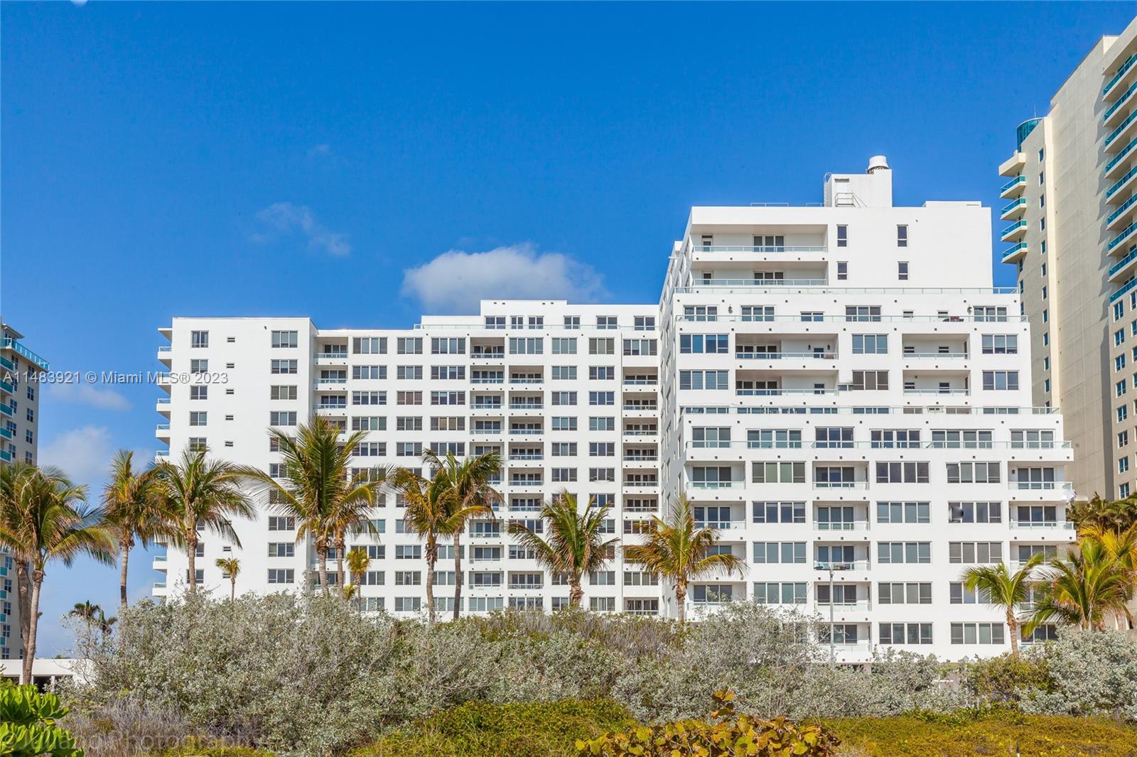 THE CARRIAGE CLUB - Residential Lease