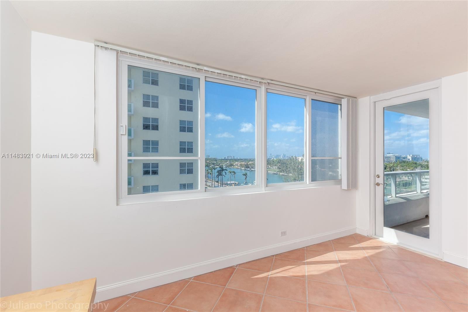 THE CARRIAGE CLUB - Residential Lease