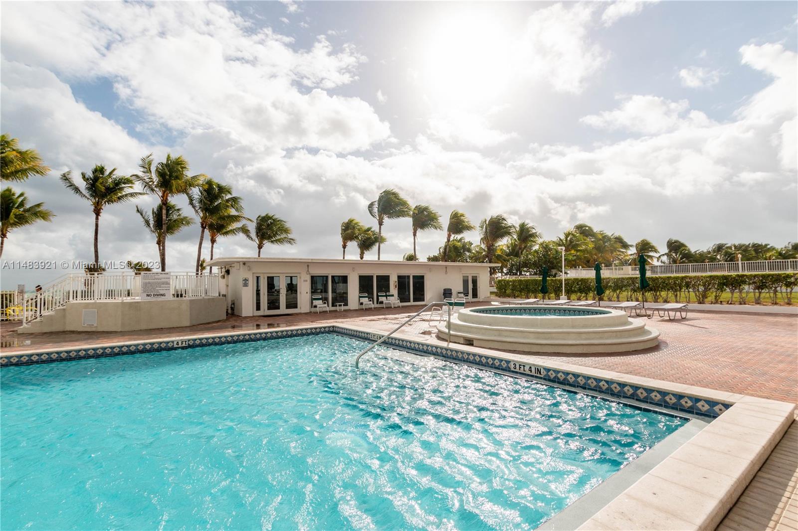 THE CARRIAGE CLUB - Residential Lease