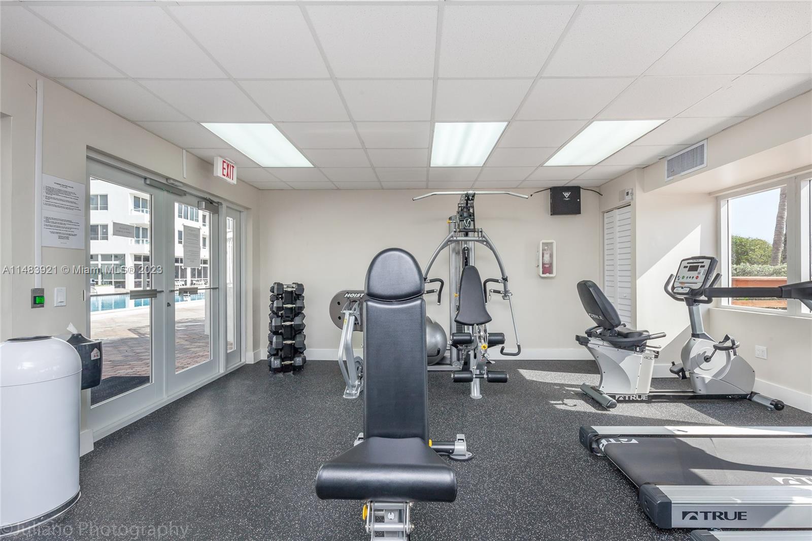 THE CARRIAGE CLUB - Residential Lease