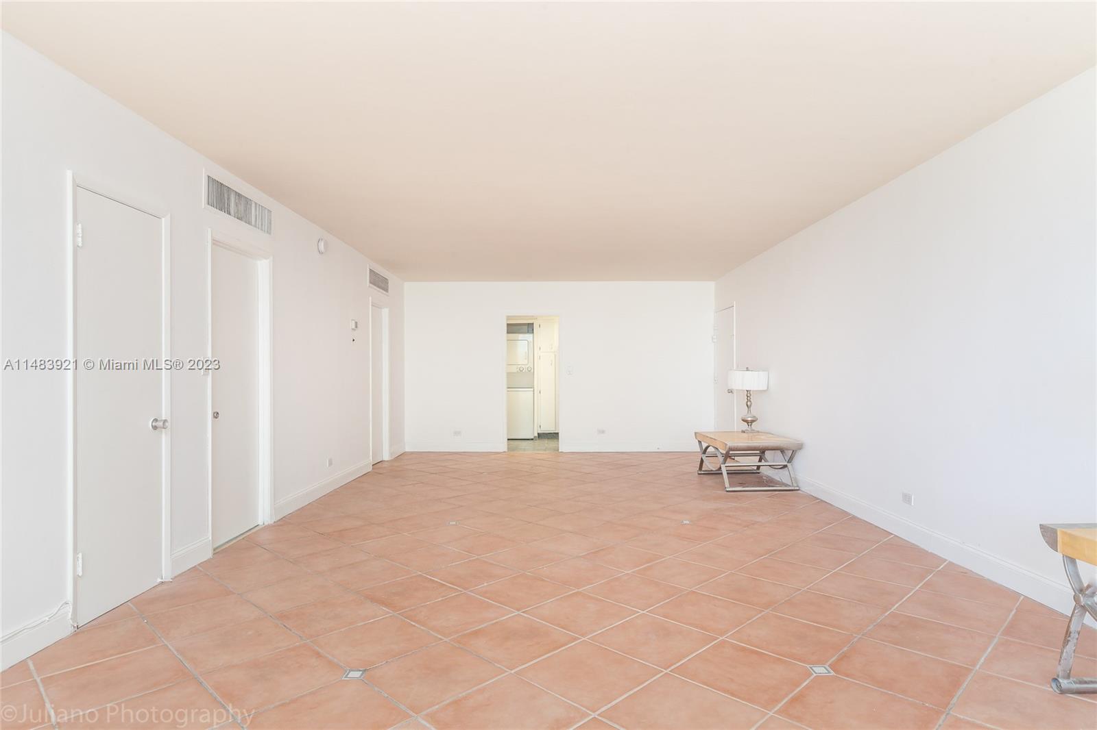 THE CARRIAGE CLUB - Residential Lease