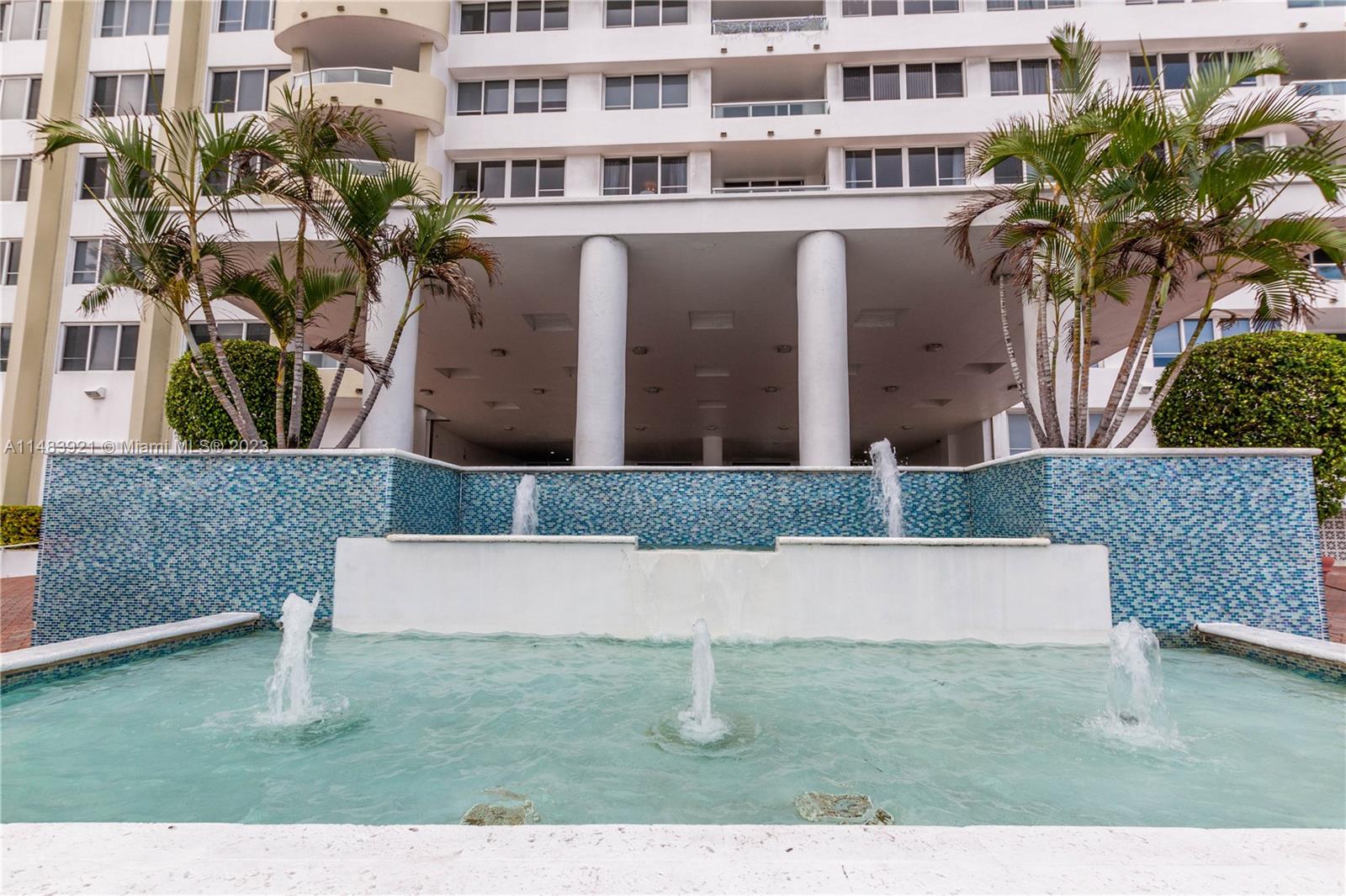 THE CARRIAGE CLUB - Residential Lease