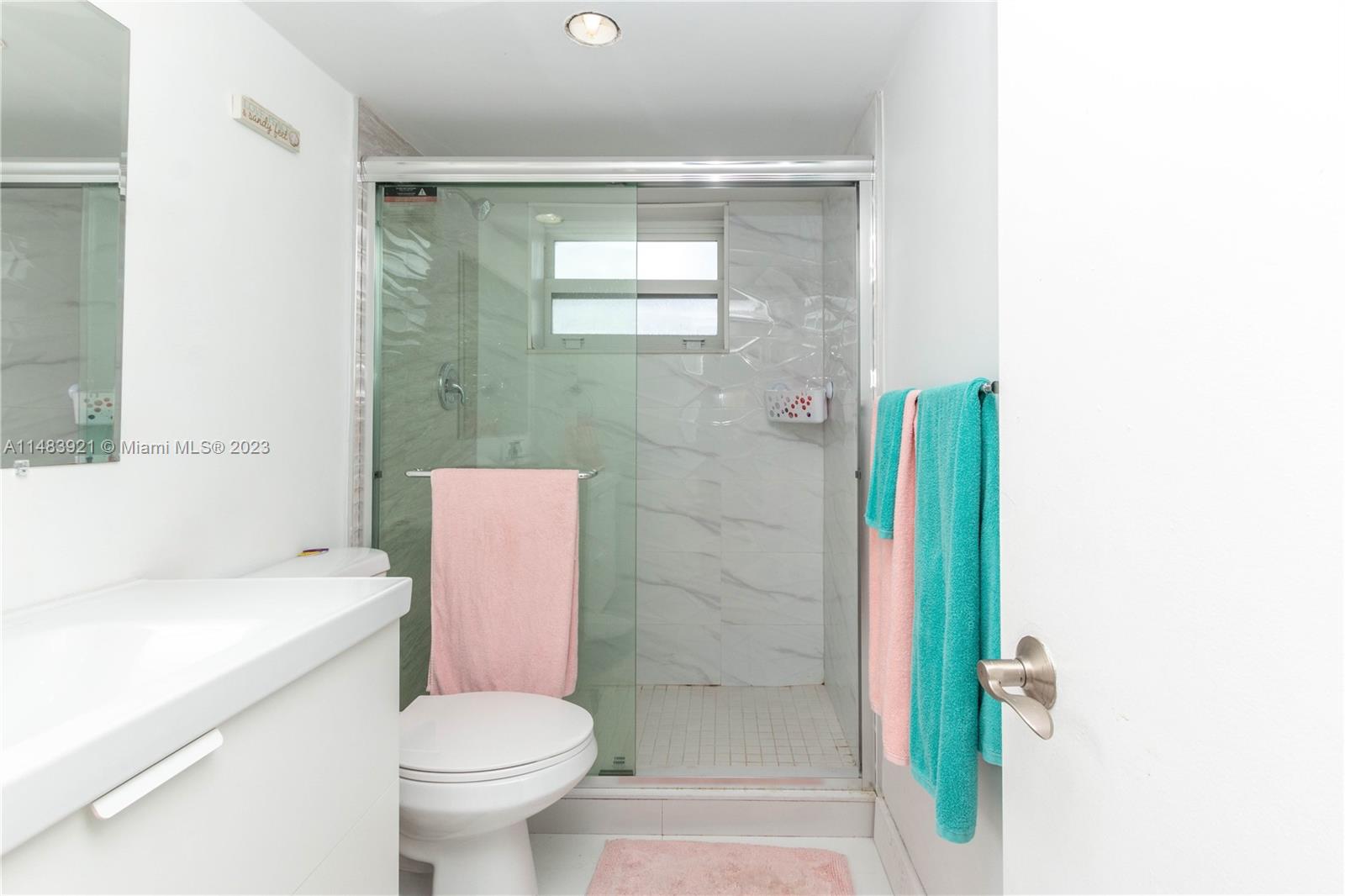 THE CARRIAGE CLUB - Residential Lease